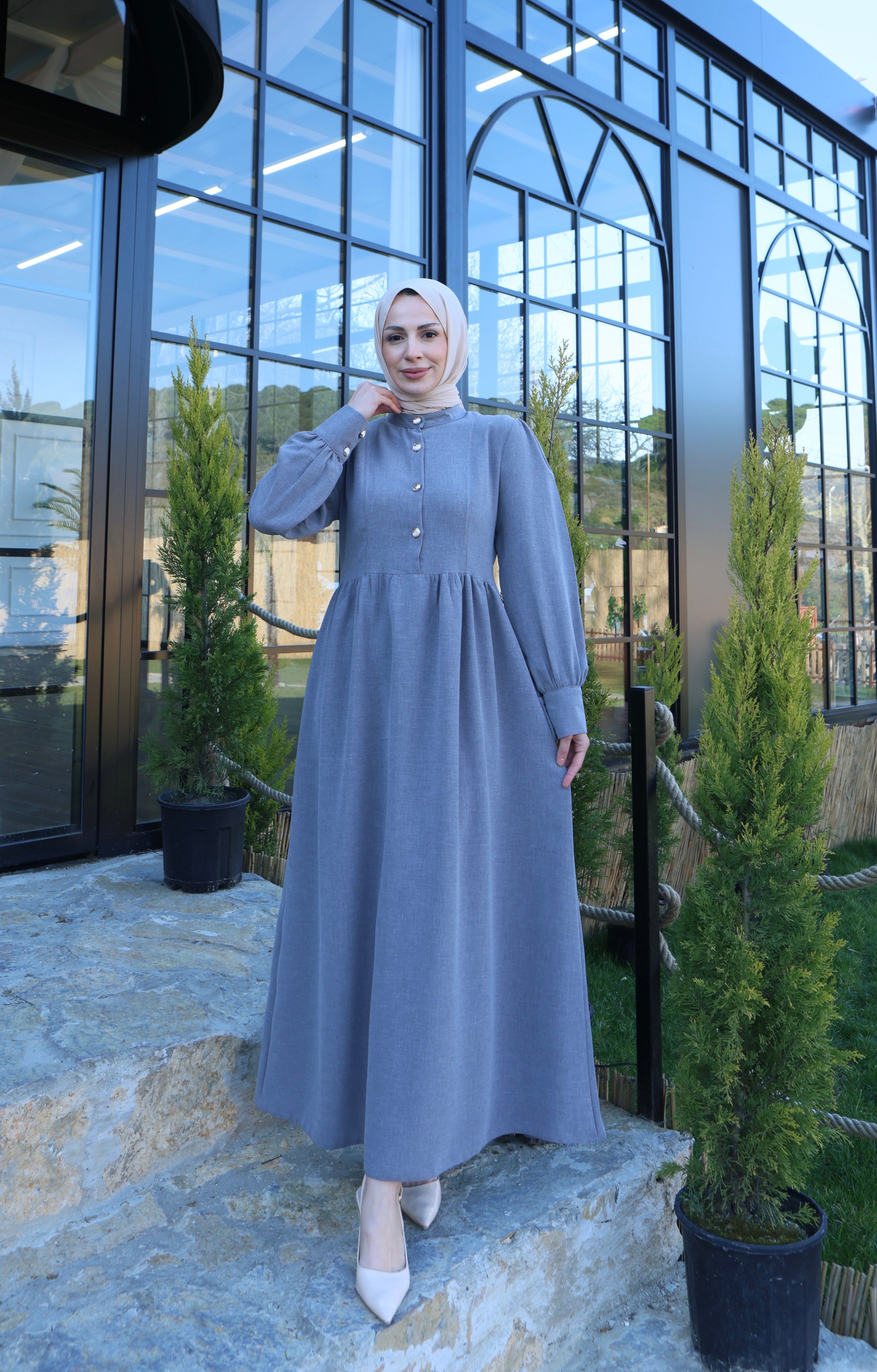 Düğme Detaylı Pileli Tesettür Elbise Açık Gri  HNT8528