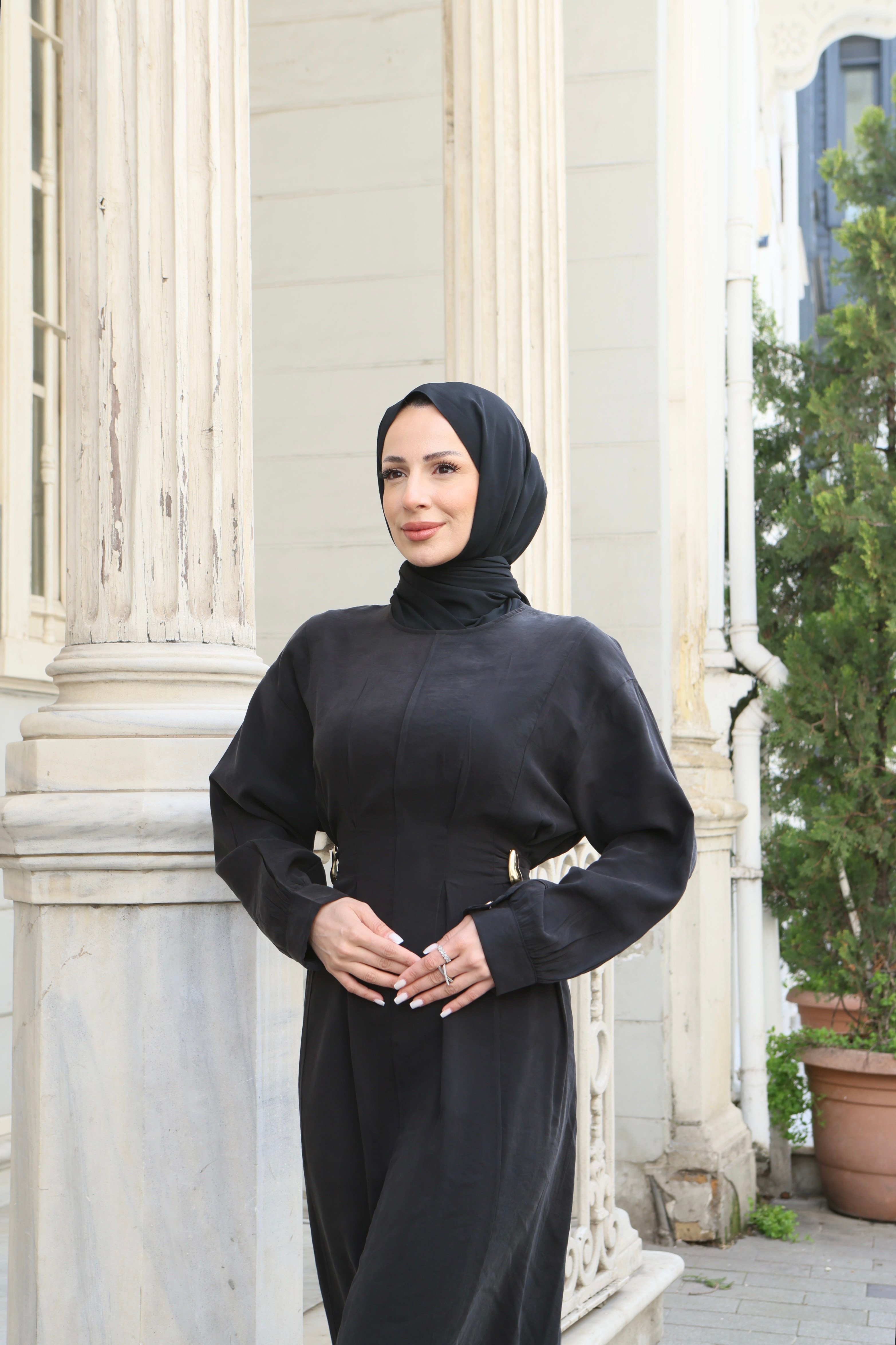 Beli Tokalı Pile Detaylı Elbise Siyah  HNT10111