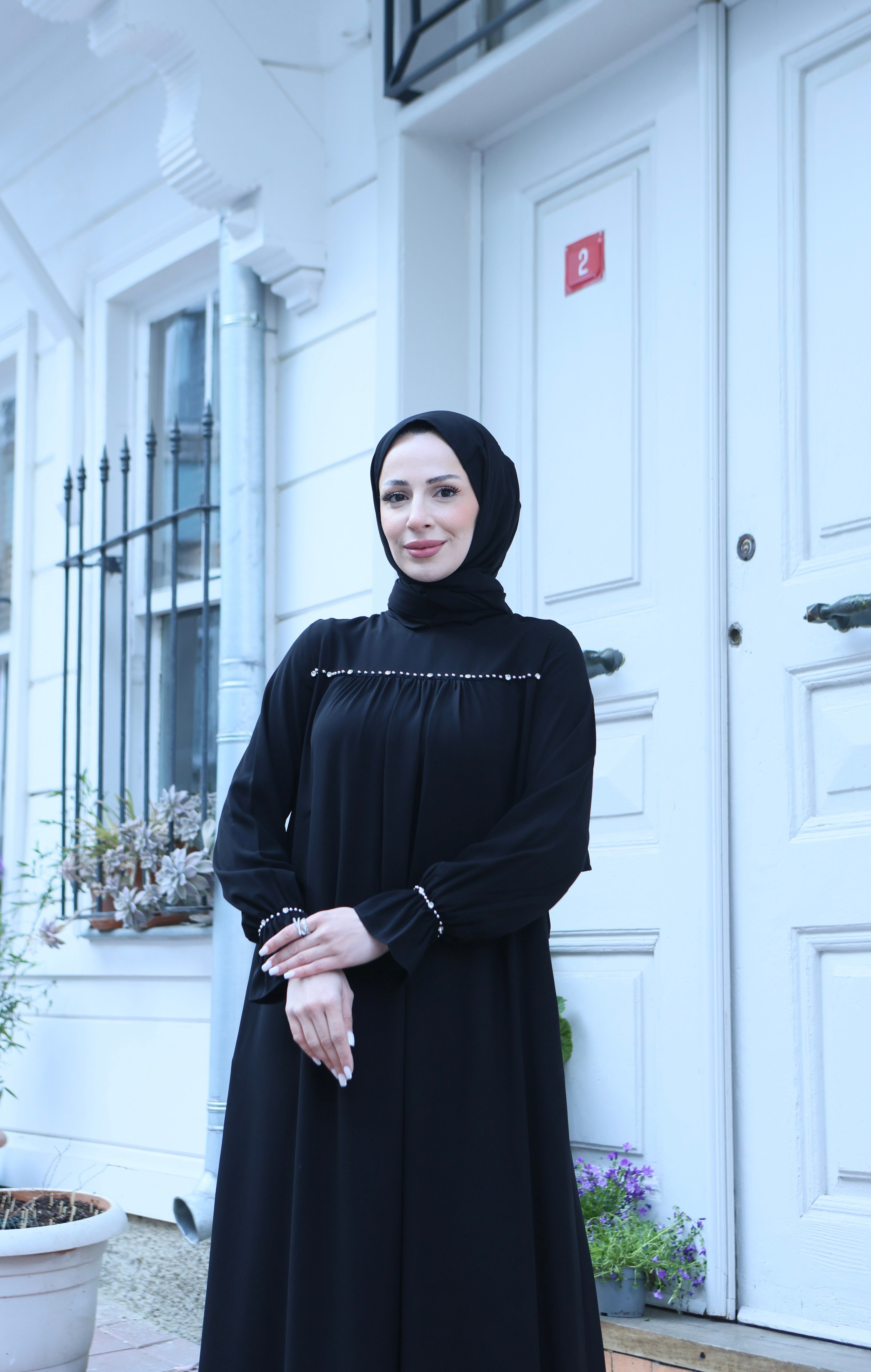 Önü Taş İşlemeli Şallı Tesettür Elbise Siyah HNT7102