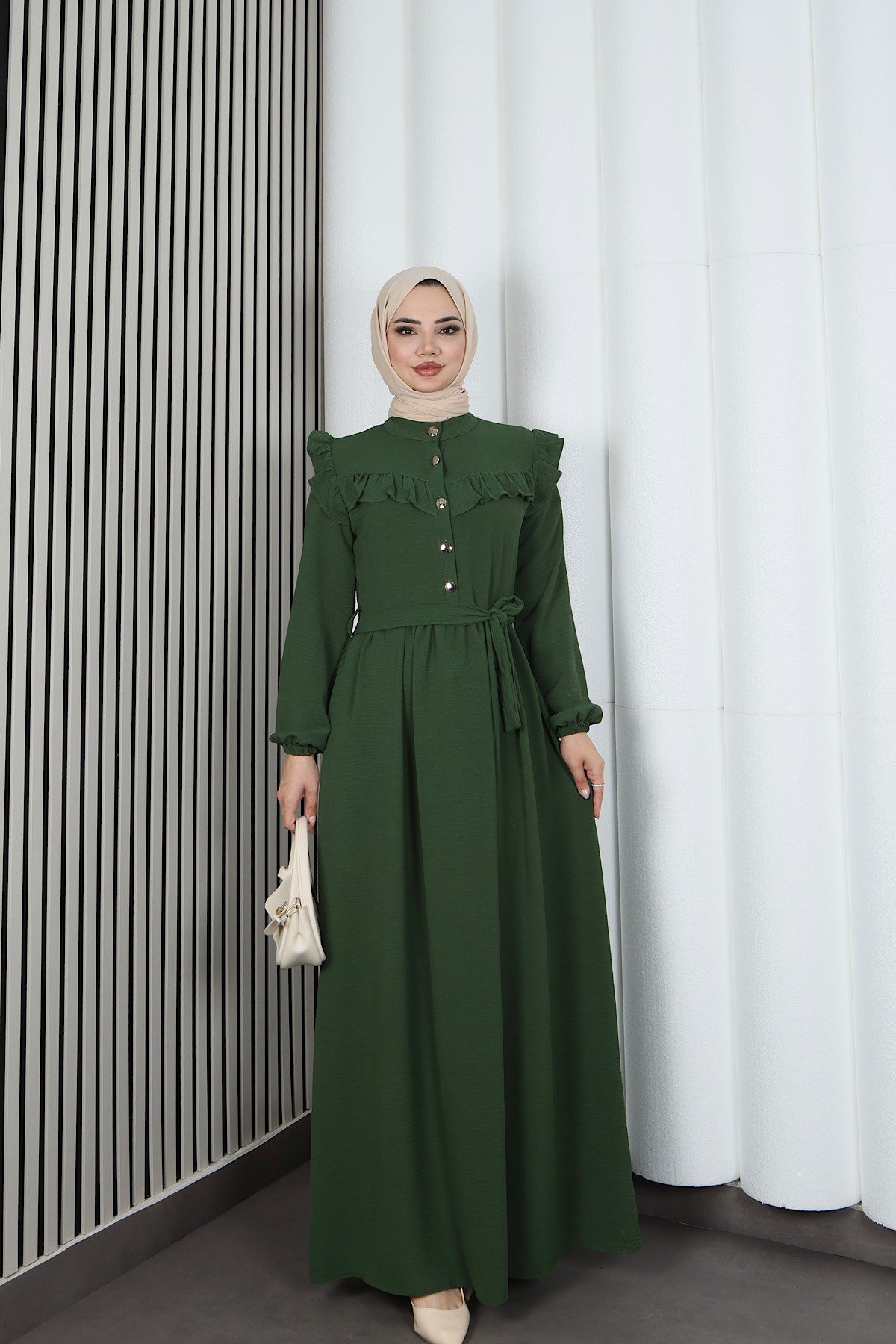 Omzu Ve Önü Fırfırlı Kuşaklı Ayrobin Tesettür Elbise Haki   HNT7345