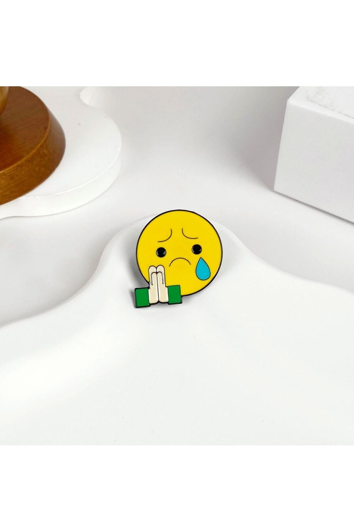 Emojili Broş, çocuk broş, iğneli broş klipsli broş yaka broşu çeket yaka iğnesi, mineli B119