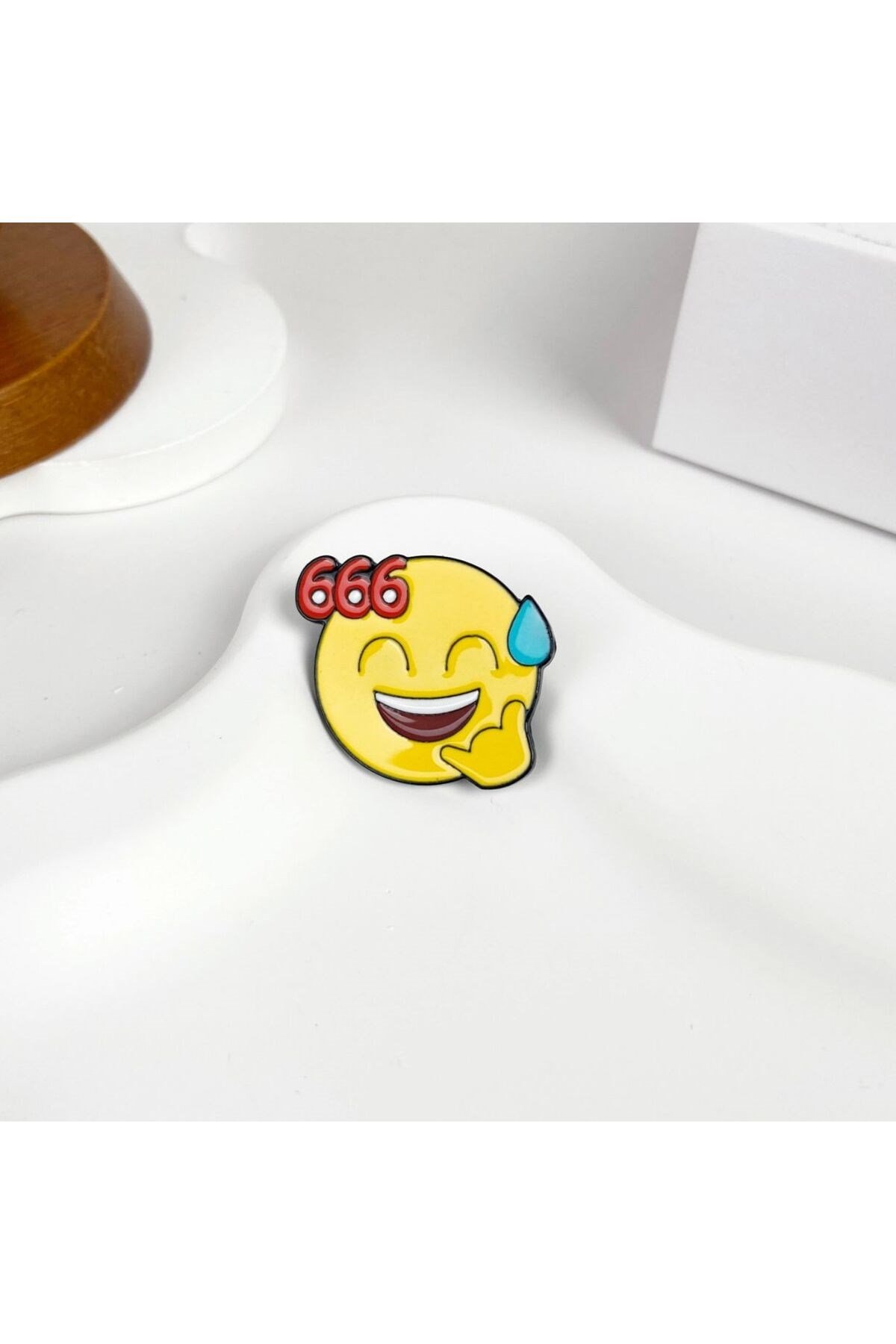 Emojili Broş, çocuk broş, iğneli broş klipsli broş yaka broşu çeket yaka iğnesi, mineli B121