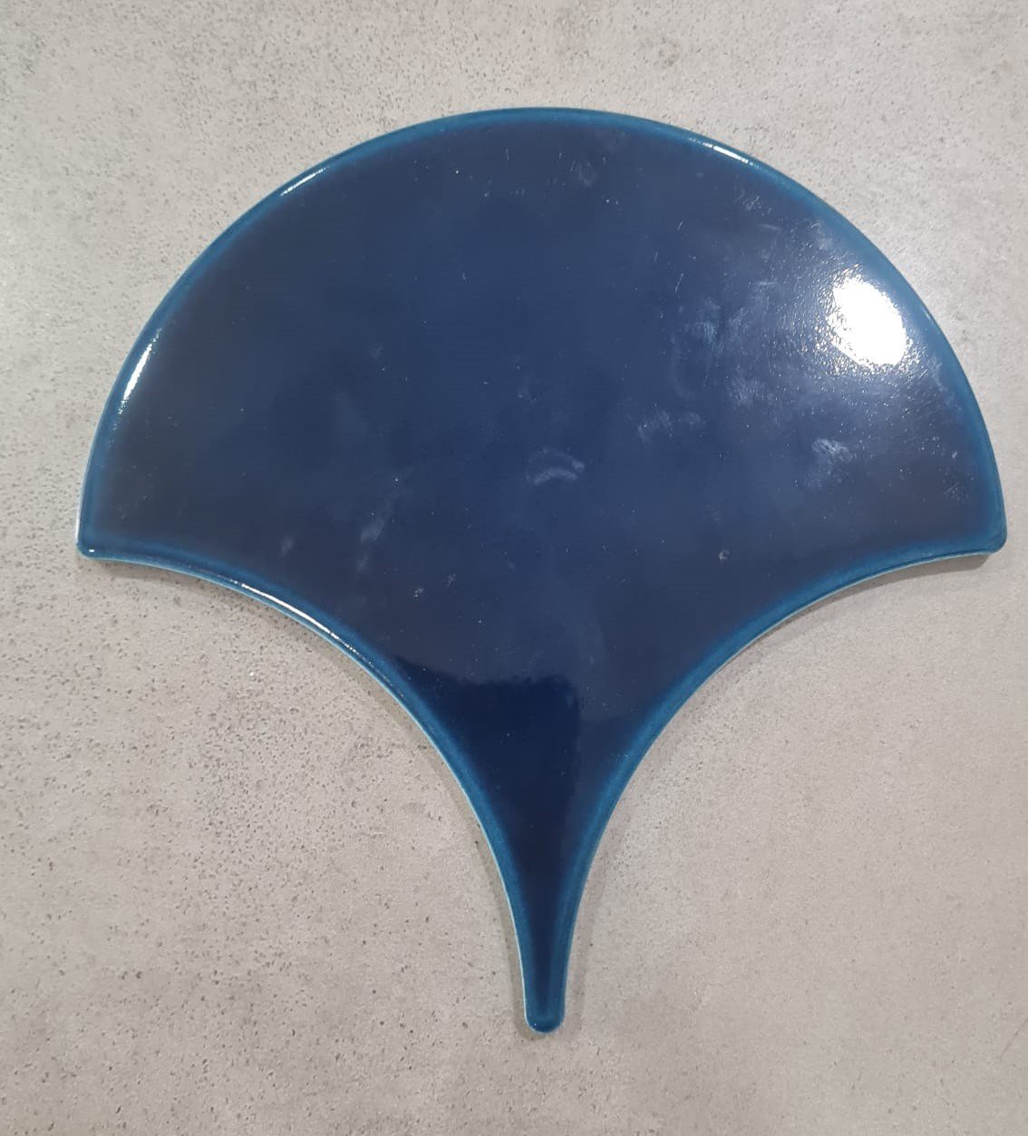 Armada Çini 17x17 cm Koyu Petrol Mavisi Balık Pulu Seramik 