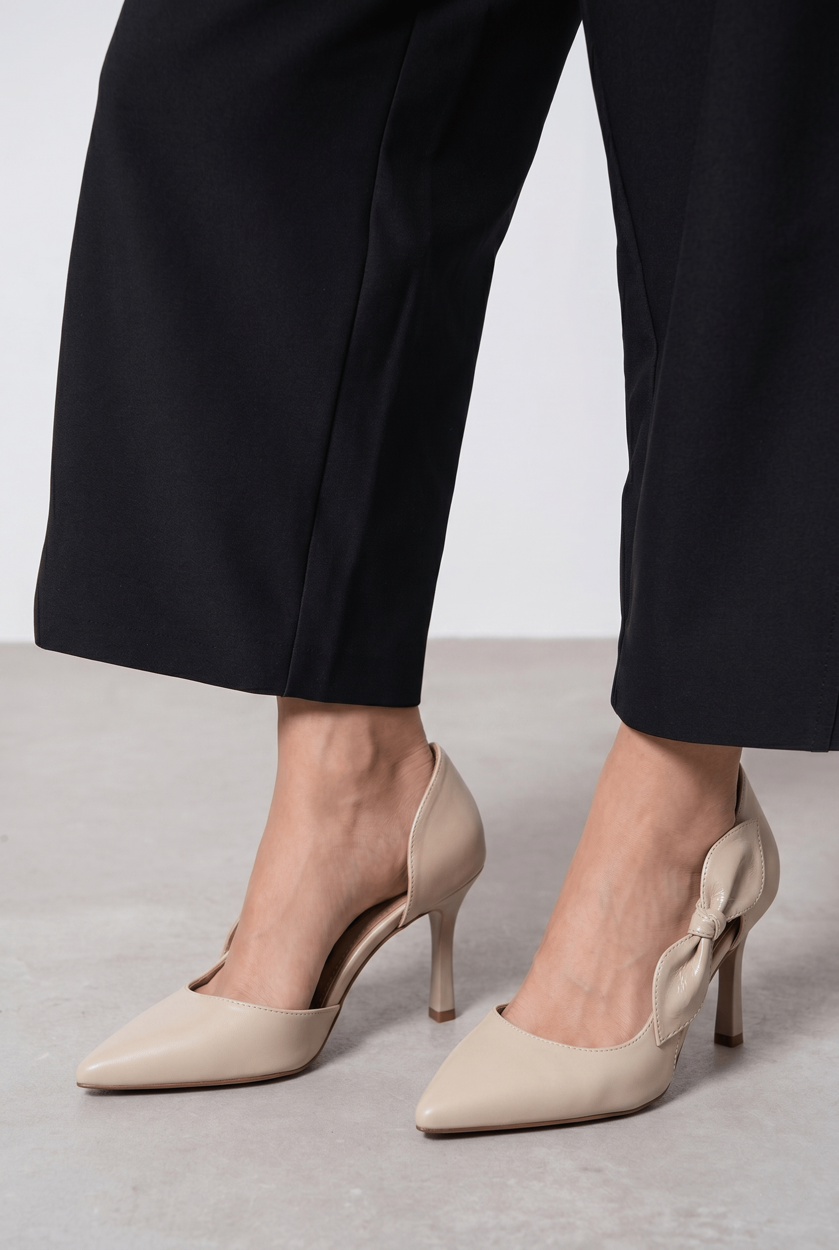 Kadın Bej Saten Fiyonklu Sivri Burun 9 cm İnce Topuklu Stiletto Abiye Ayakkabı
