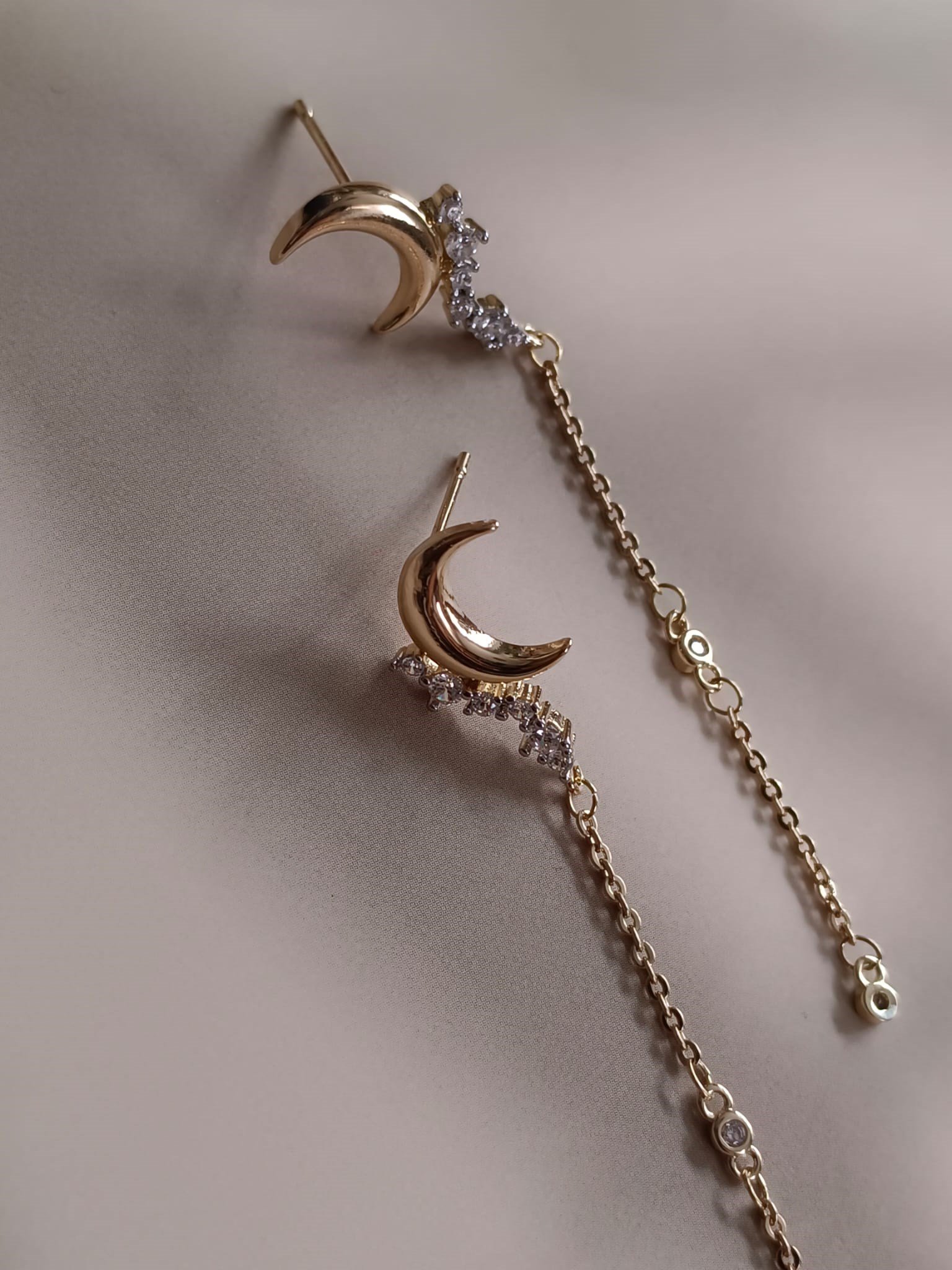 Zincir Detaylı Gold Küpe