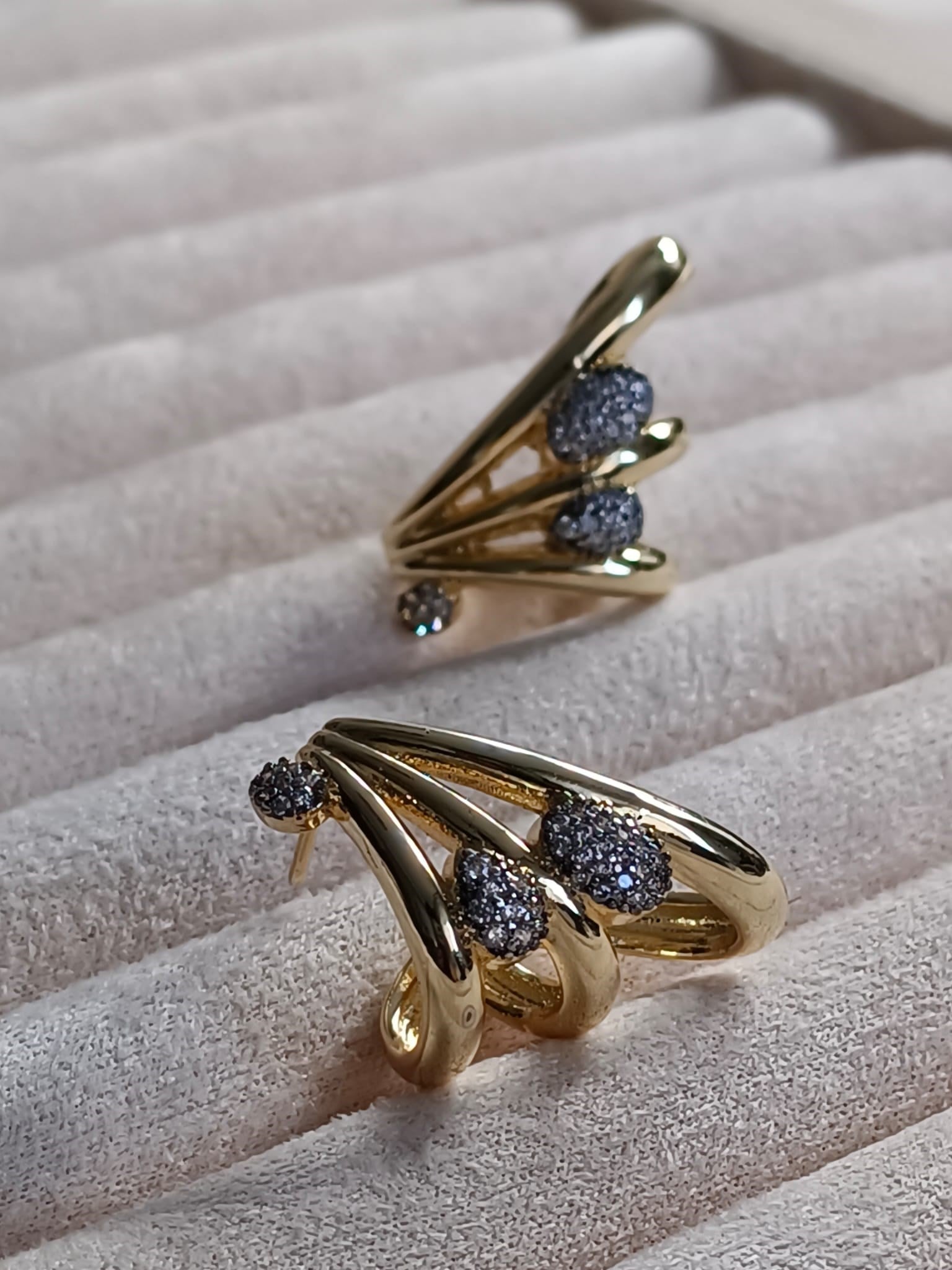 Zirkkon Taşlı Gold Küpe