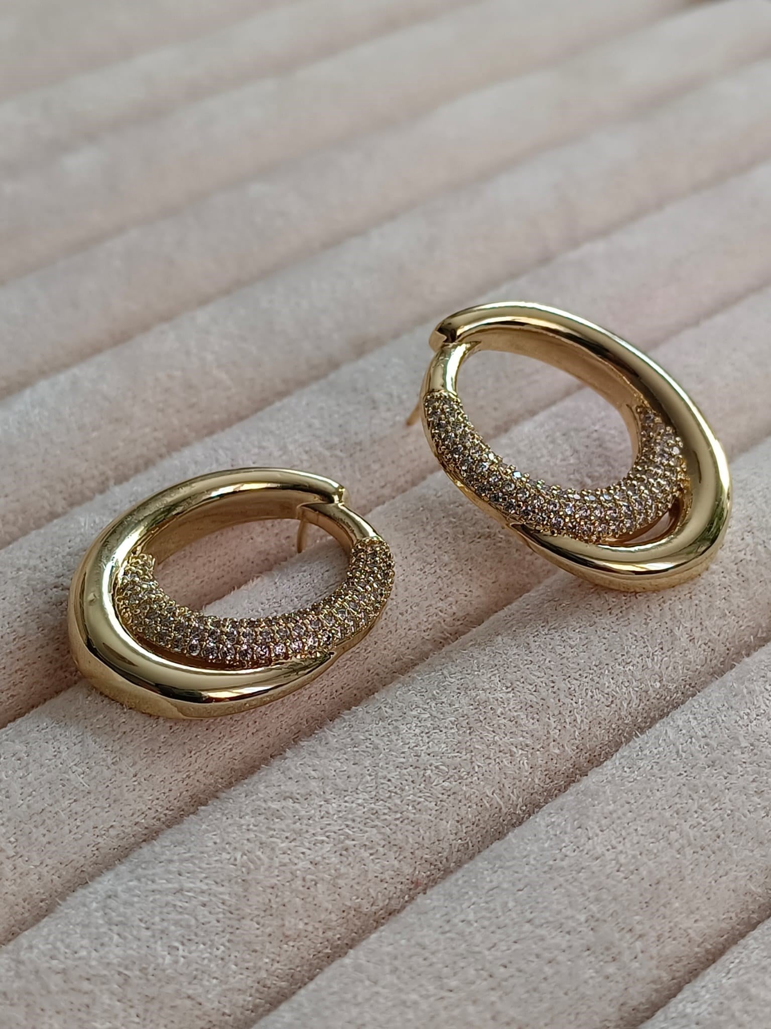Zirkon Taşlı Gold Küpe
