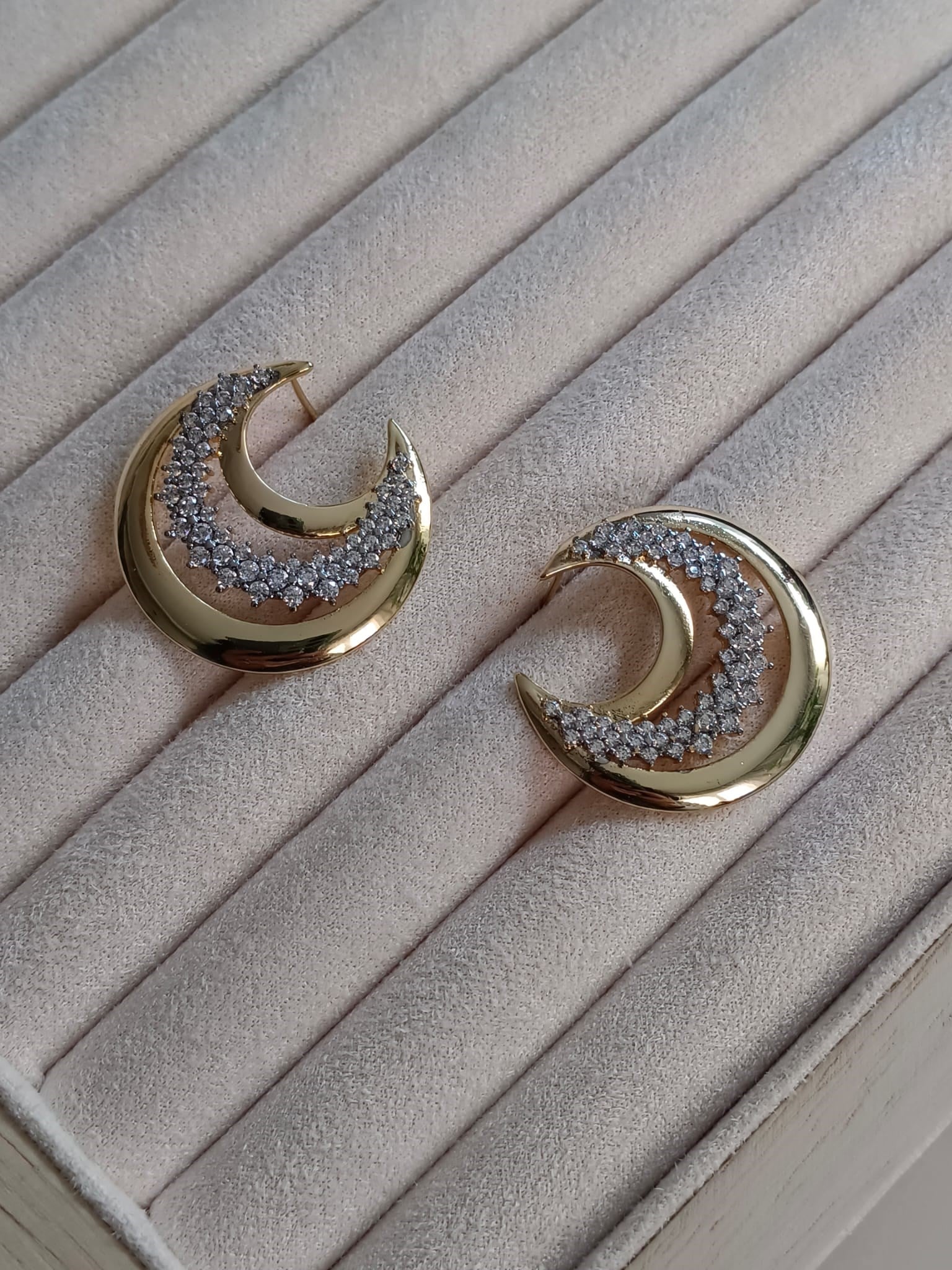 Zirkon Taşlı Gold Küpe