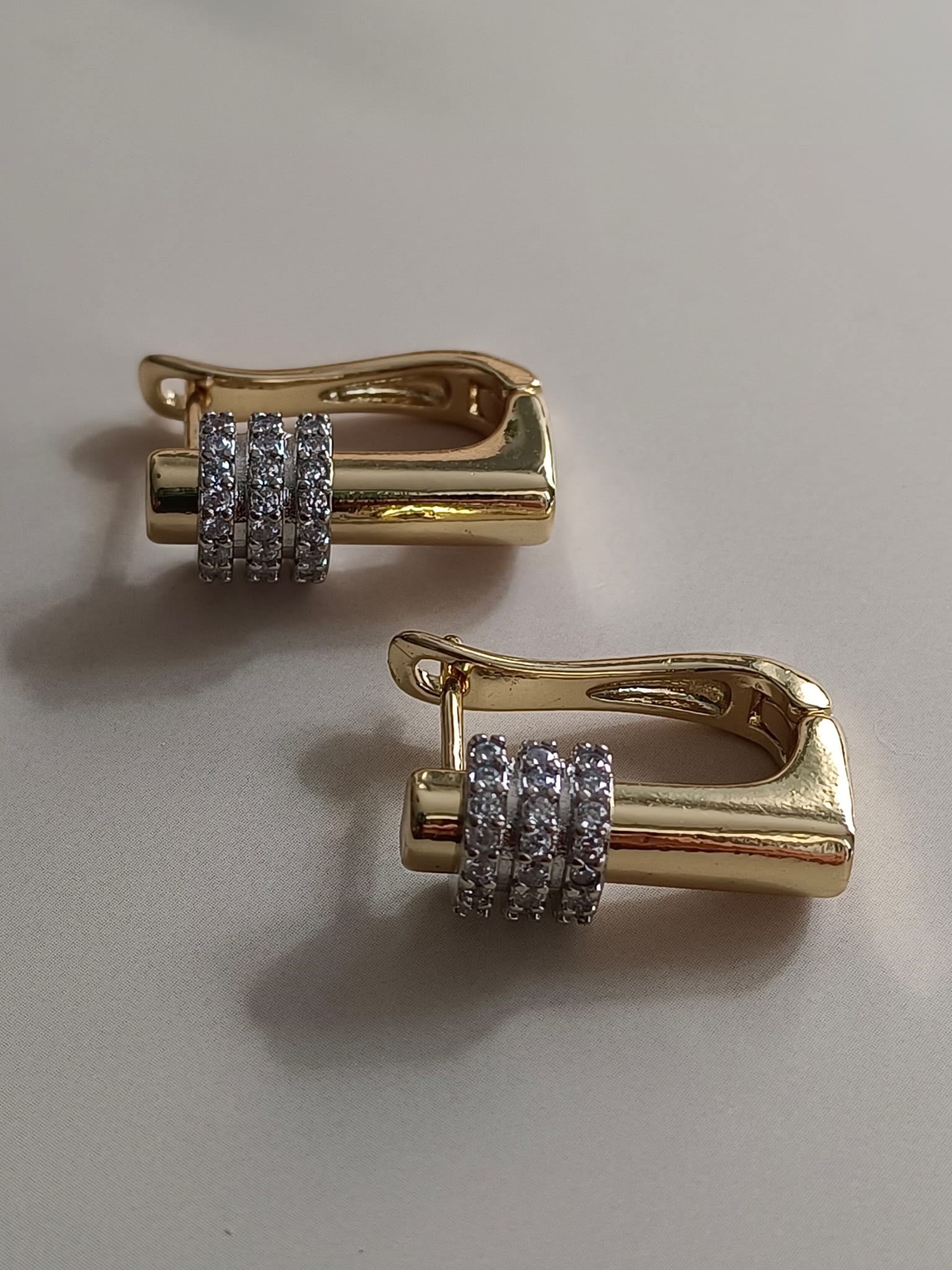Zirkon Taşlı Gold Küpe