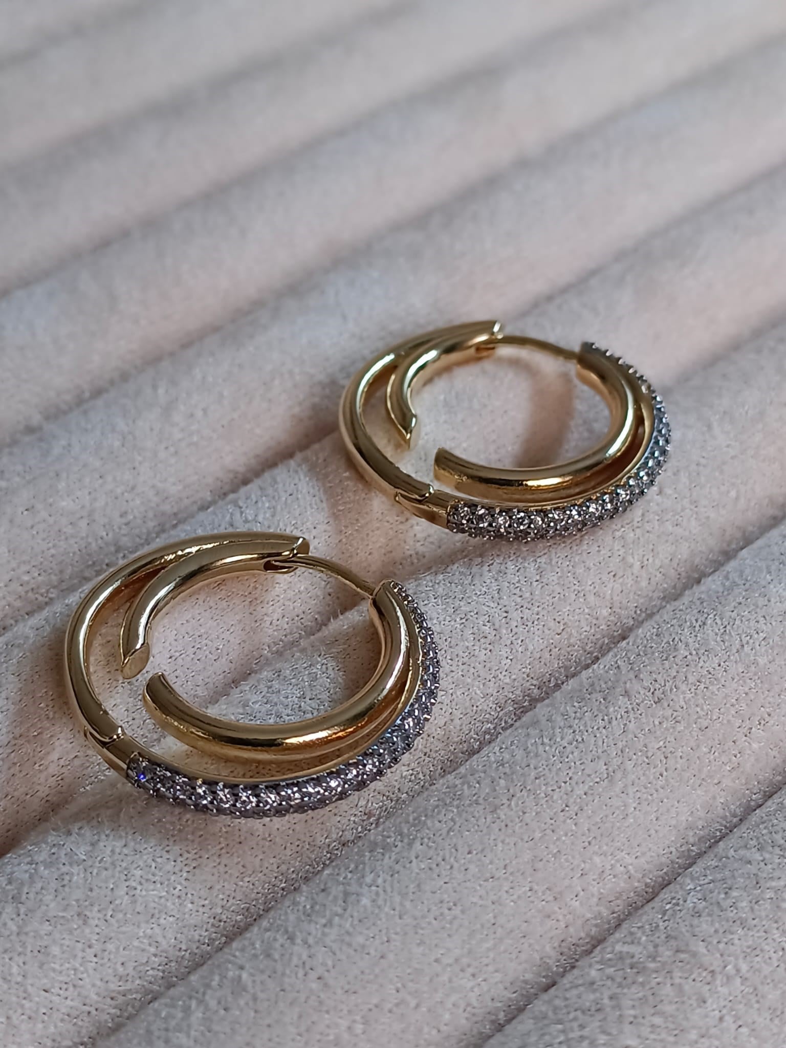 Zirkon Taşlı Vip Küpe Gold
