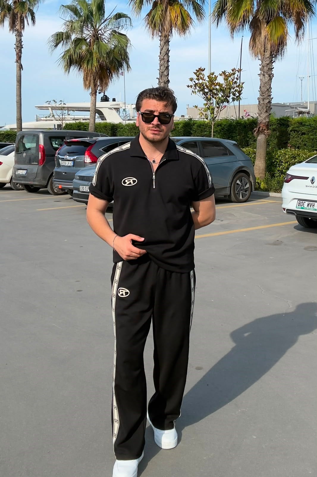 Baskılı Yaka Fermuarlı Takım Siyah