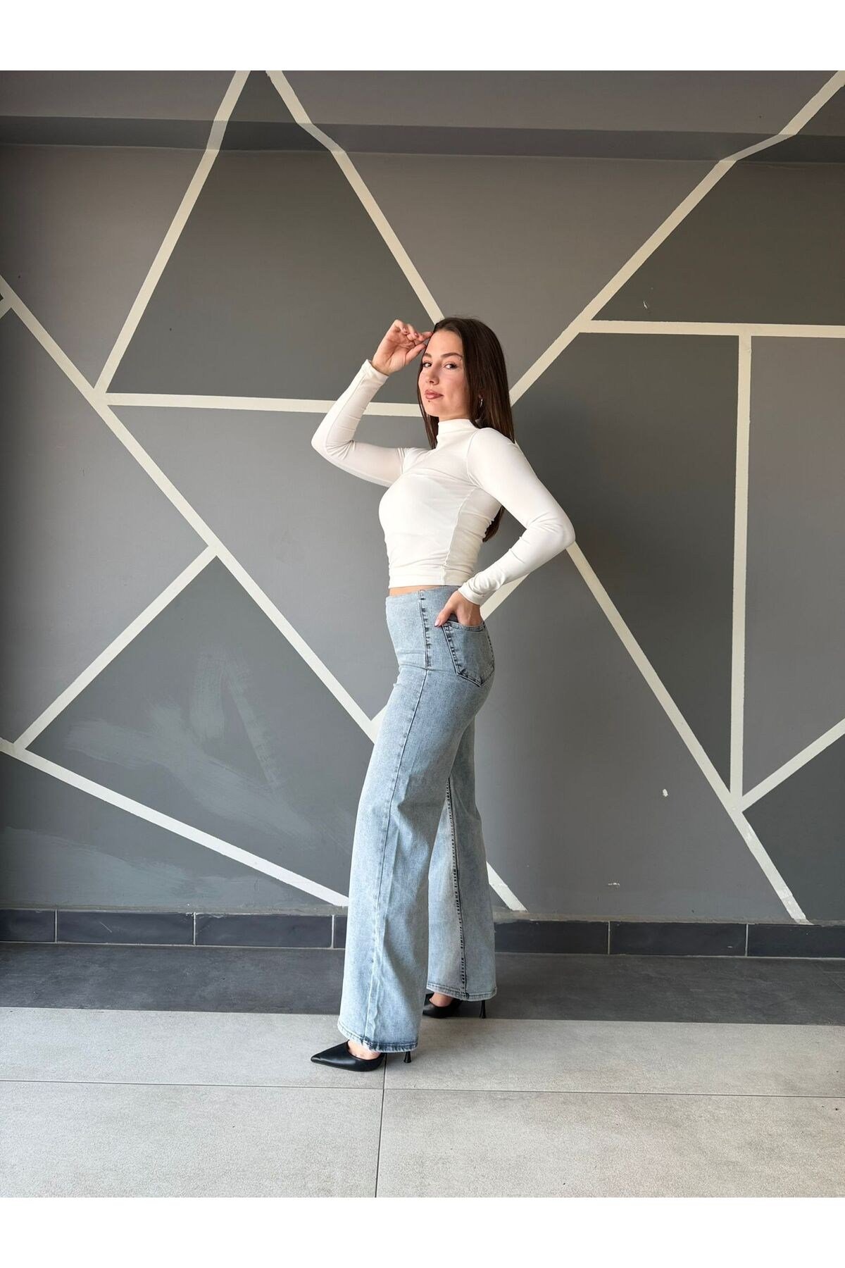 Beli Lastik Detaylı Açık Mavi Kadın Jean Pantolon