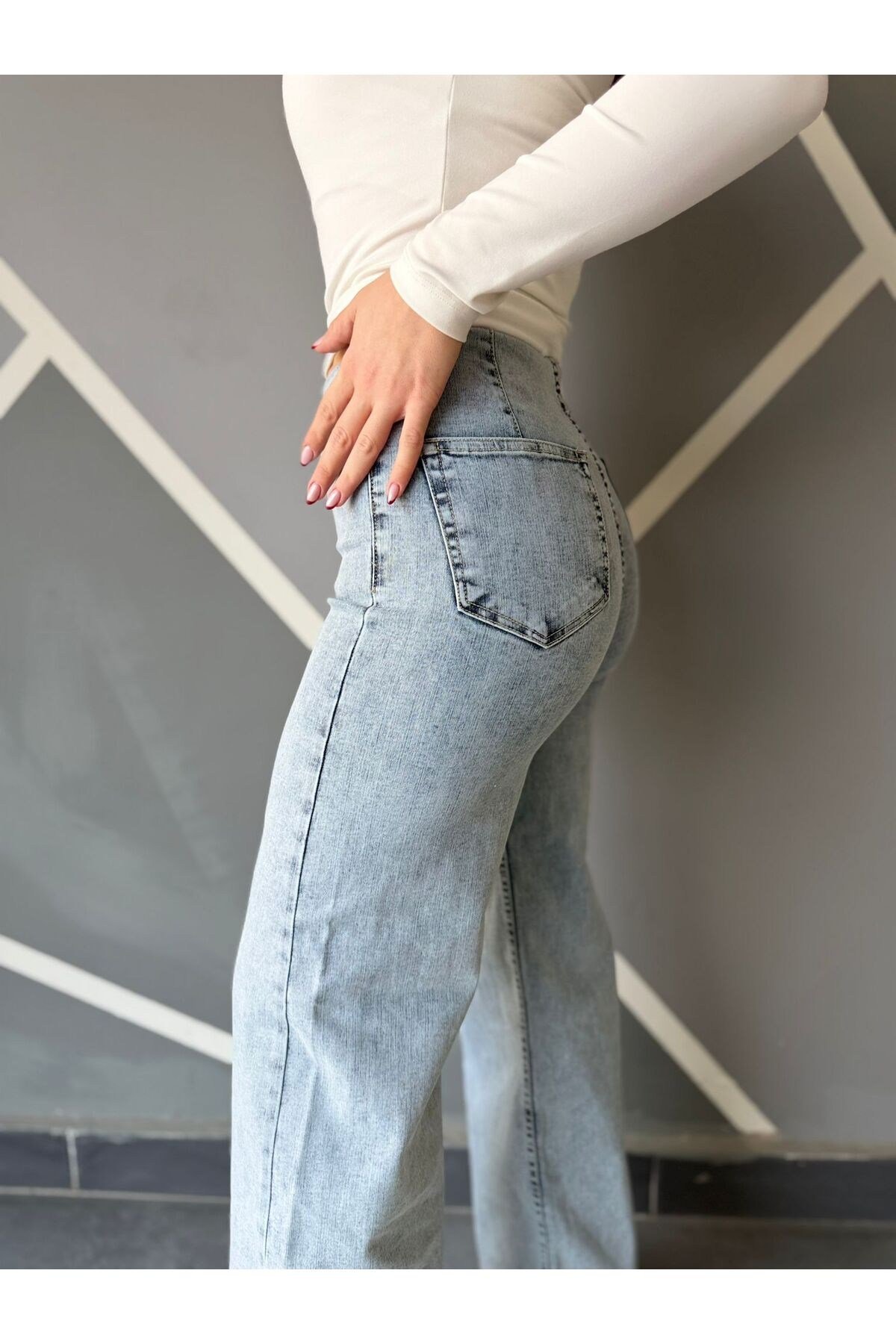 Beli Lastik Detaylı Açık Mavi Kadın Jean Pantolon