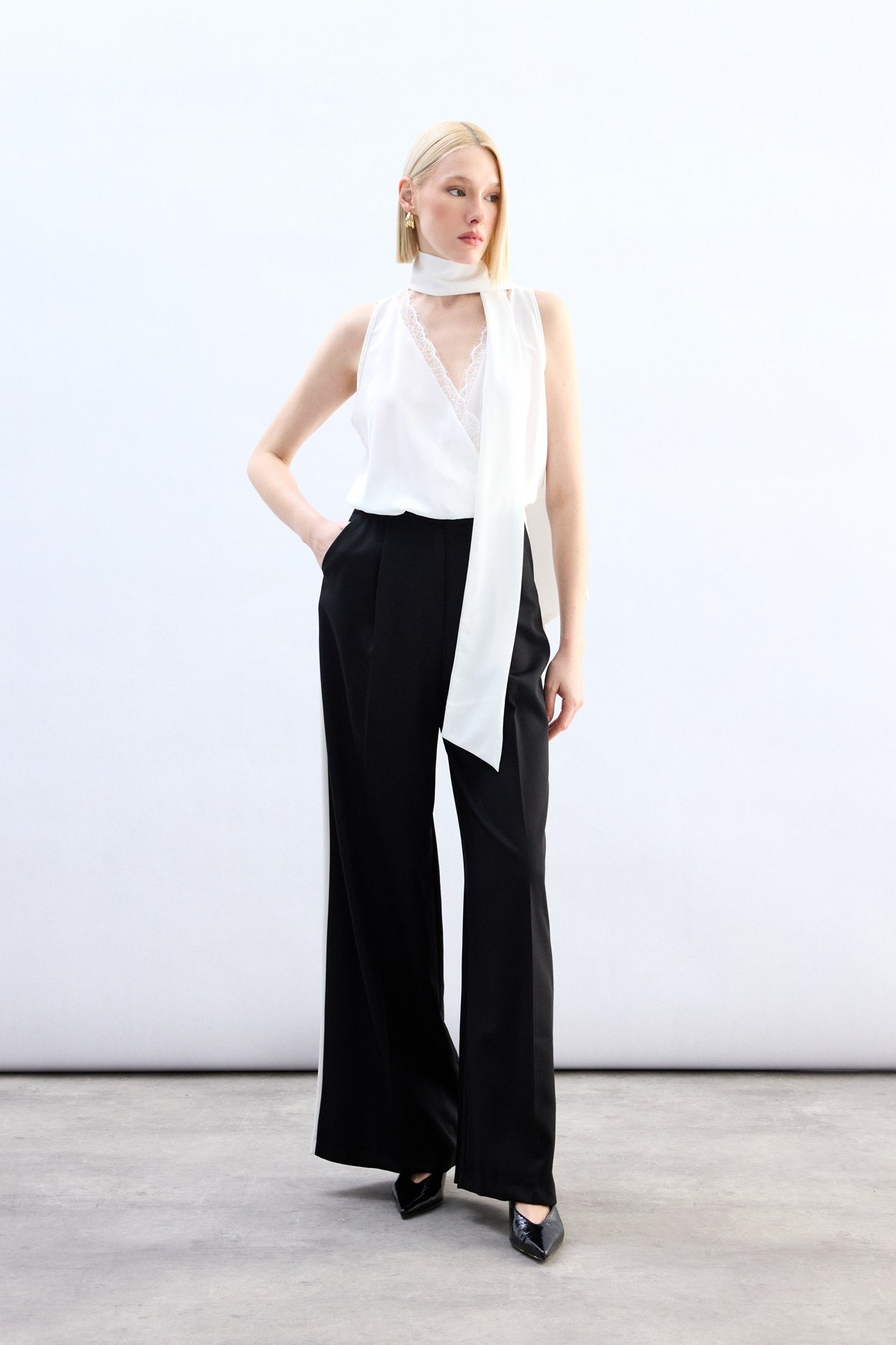 dantel-detayli-bodysuit-bluz--a227a7.jpg