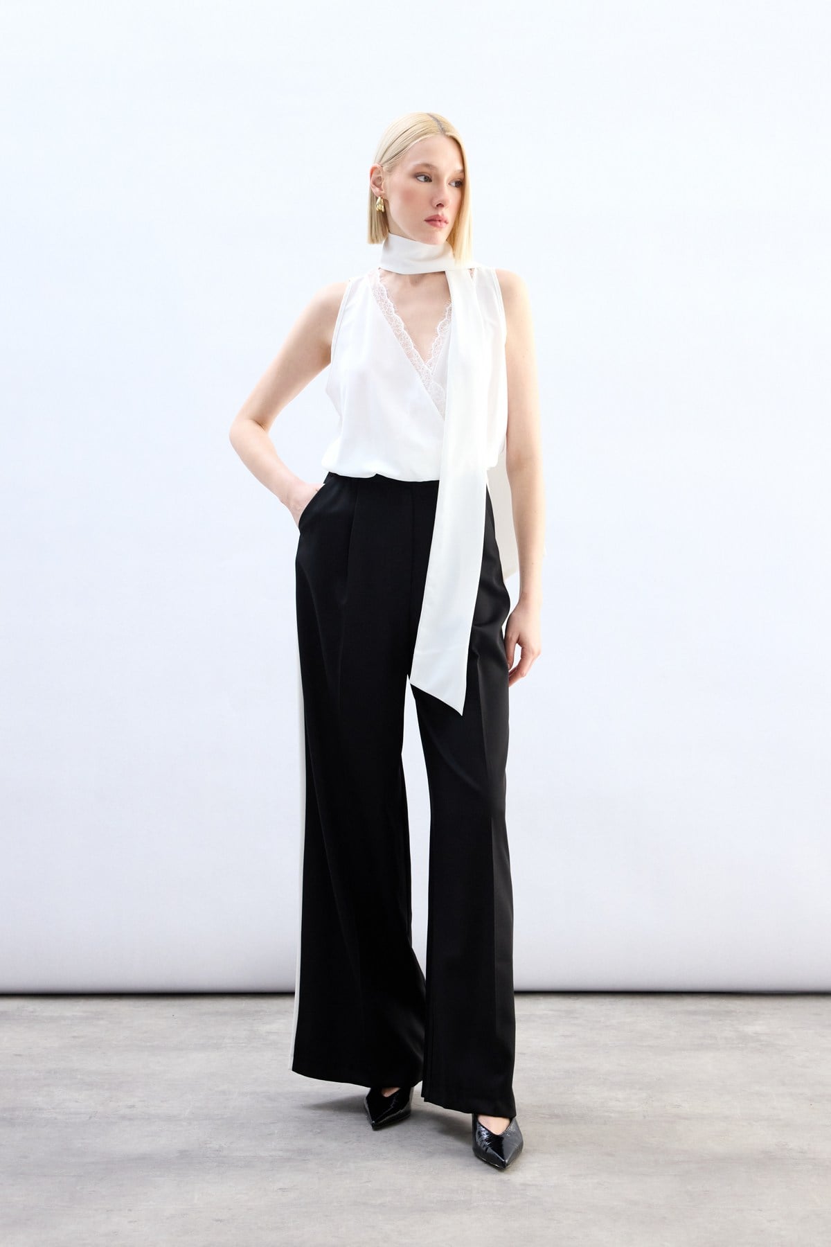 Dantel Detaylı Bodysuit Bluz - Ekru