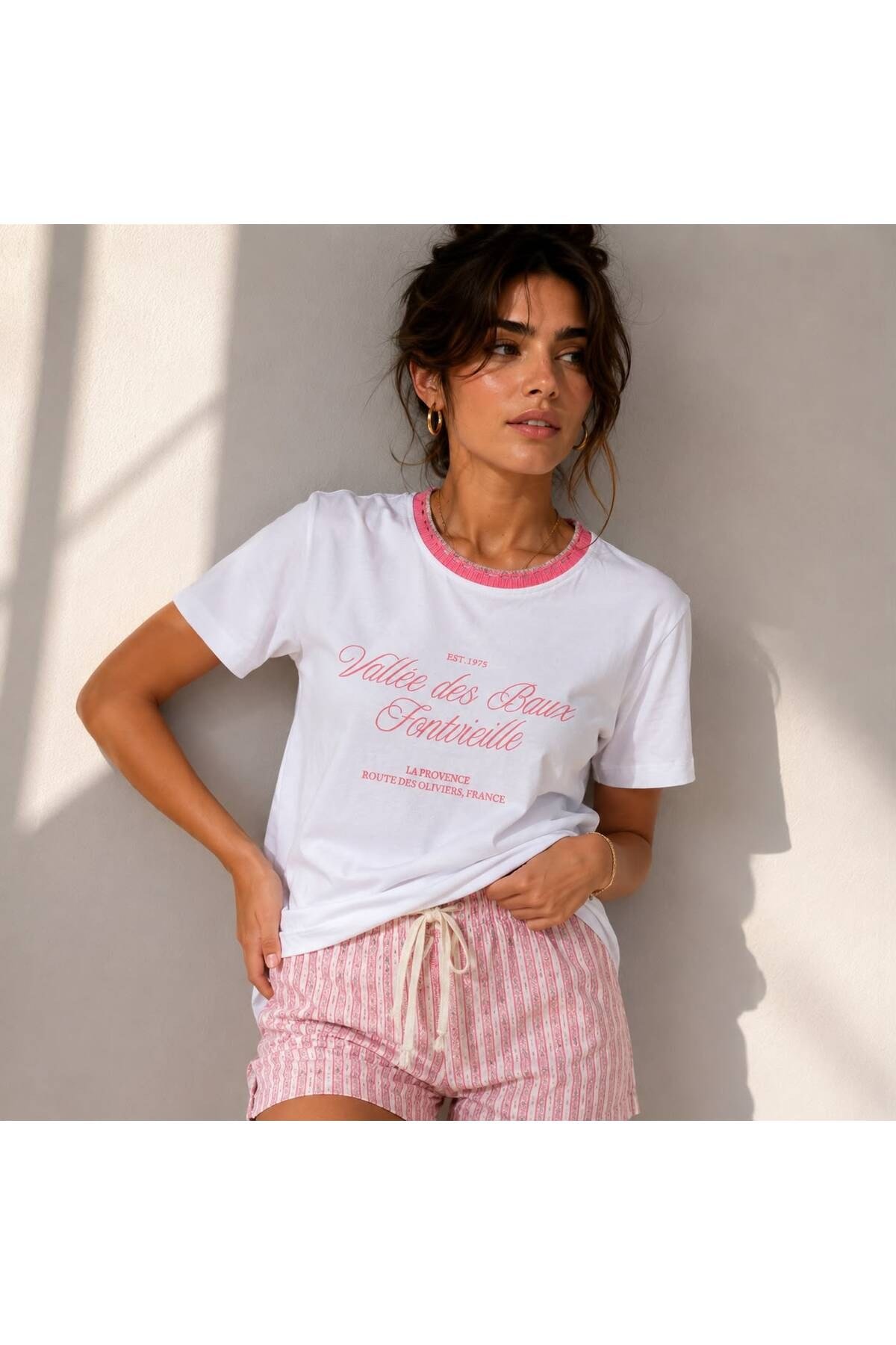 İşlemeli %100 Pamuk Baskılı Kadın Tshirt
