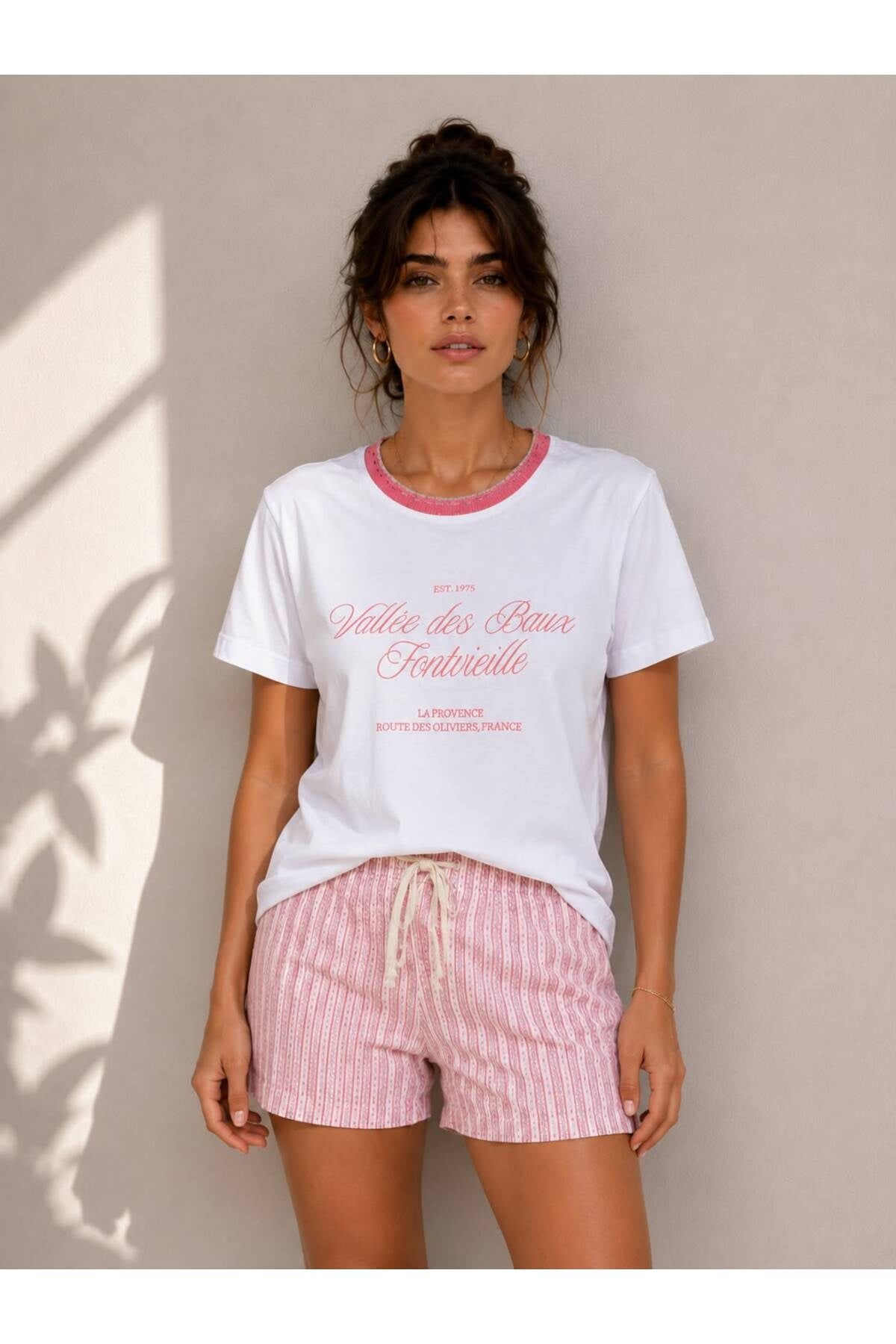 İşlemeli %100 Pamuk Baskılı Kadın Tshirt