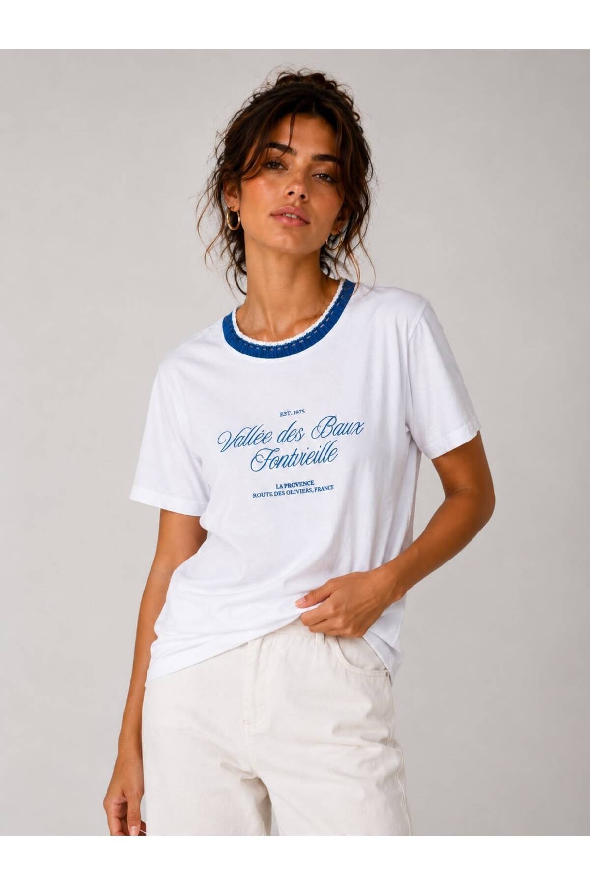 İşlemeli %100 Pamuk Baskılı Kadın Tshirt