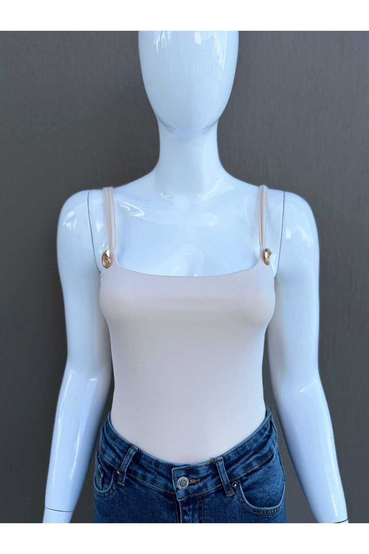 Kadın Askılı Slim Fit Bodysuit Metal Detaylı Şık Yazlık Bodysuit