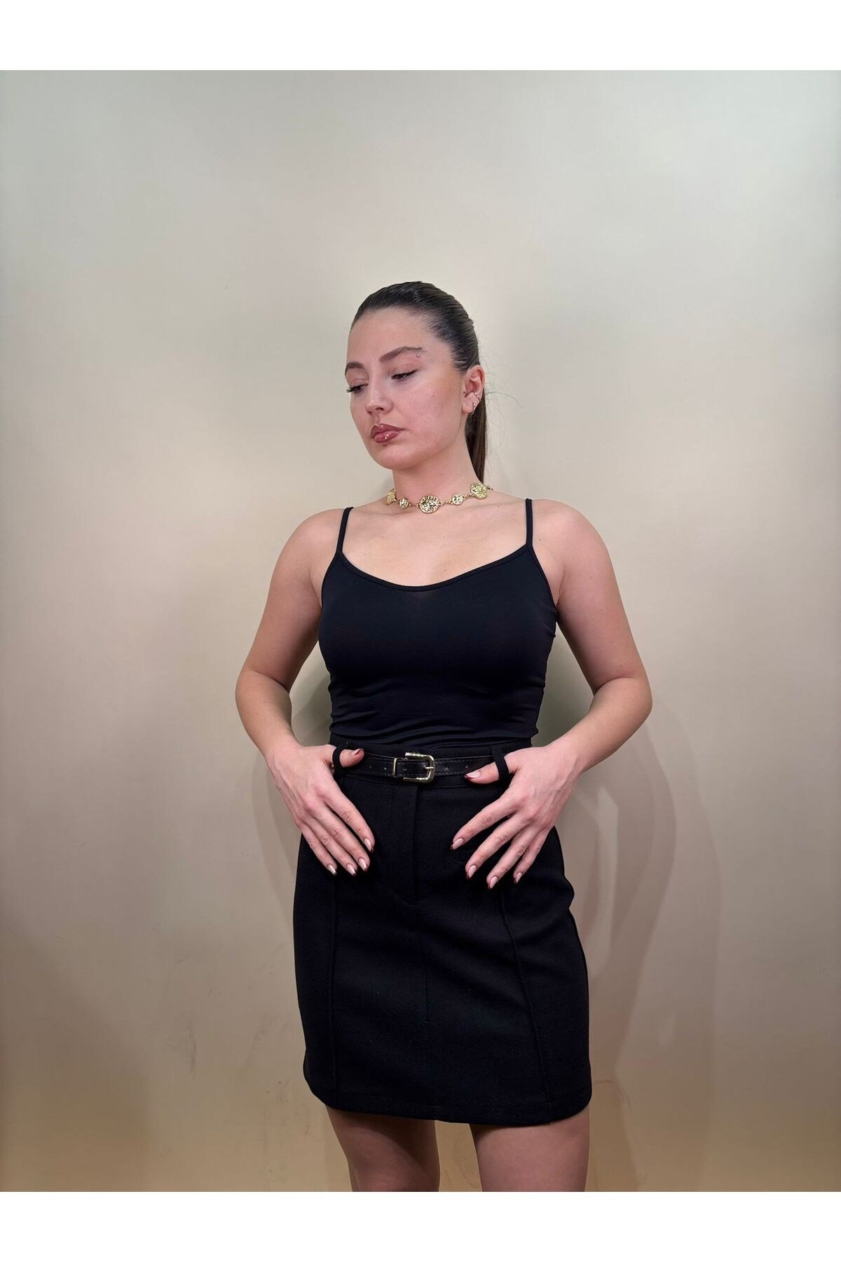 kadin-siyah-kase-kemerli-mini-etek-e0d500.jpg