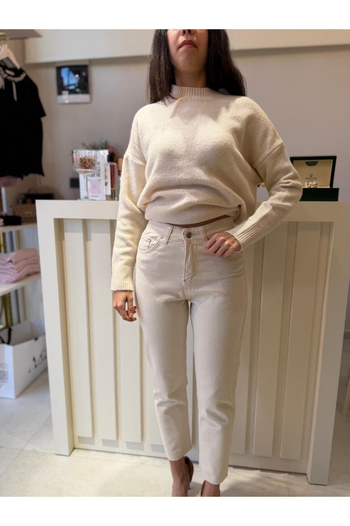 Kadın Yüksek Bel Mom Fit Jean Pantolon – Ekru Düz Paça Denim