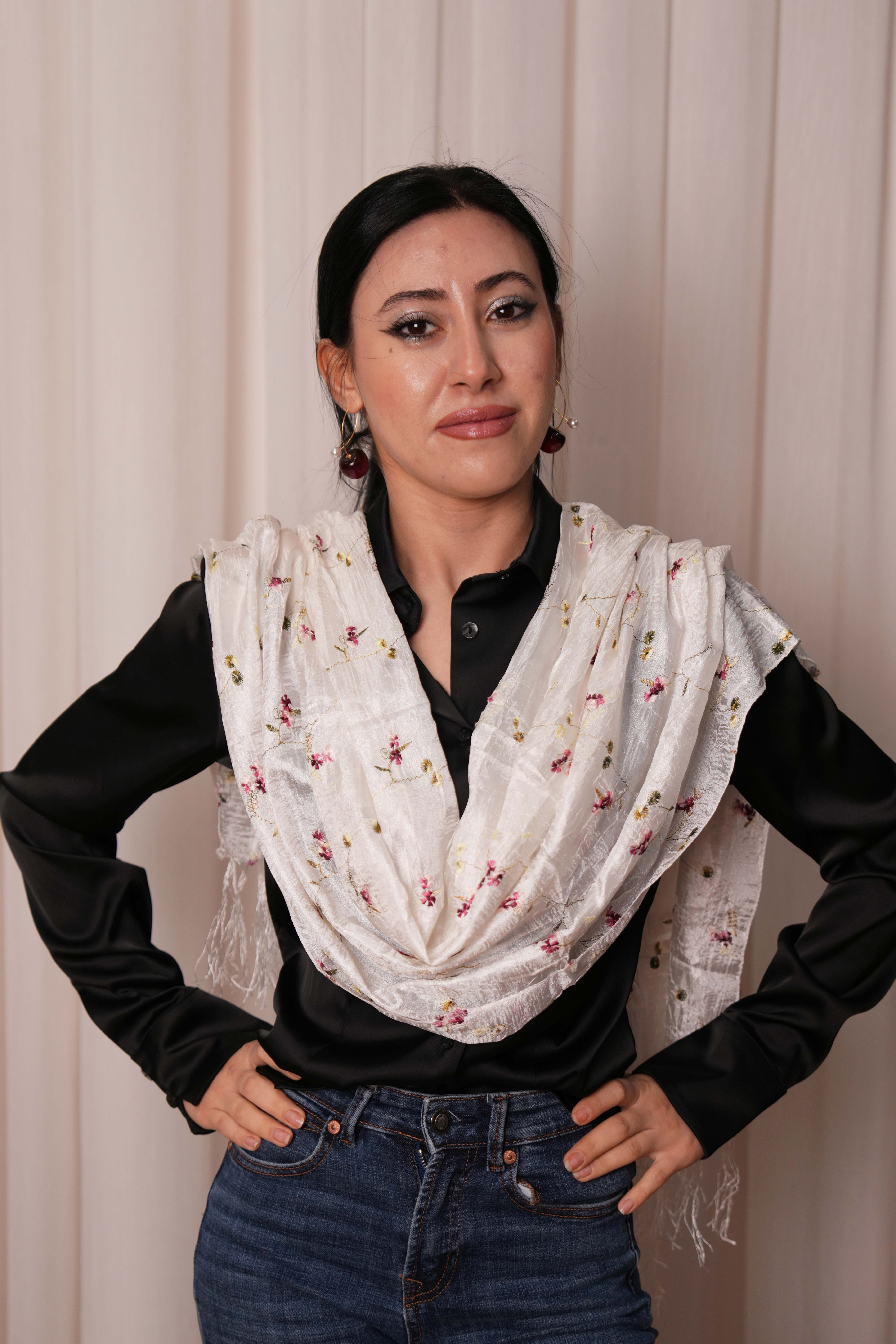 Çiçek Desenli Beyaz İpek Şal
