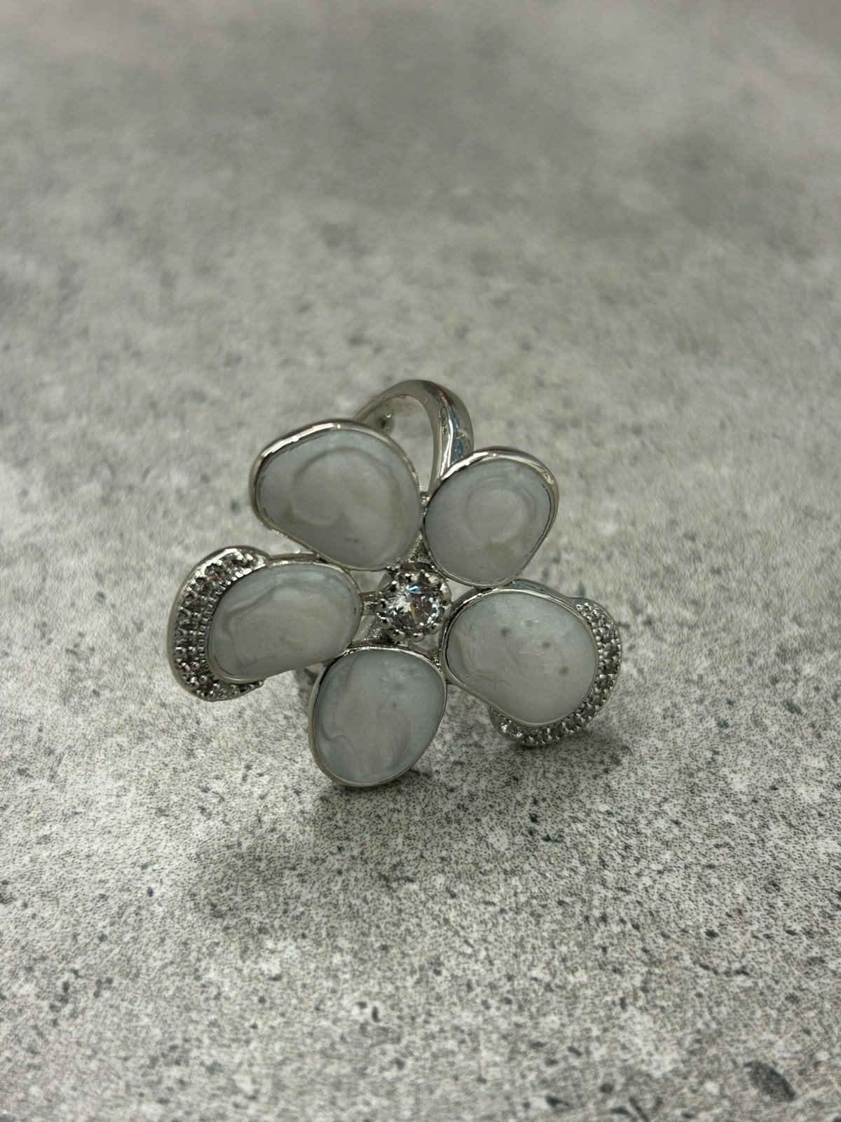 Çiçek Model Beyaz Yüzük Silver 