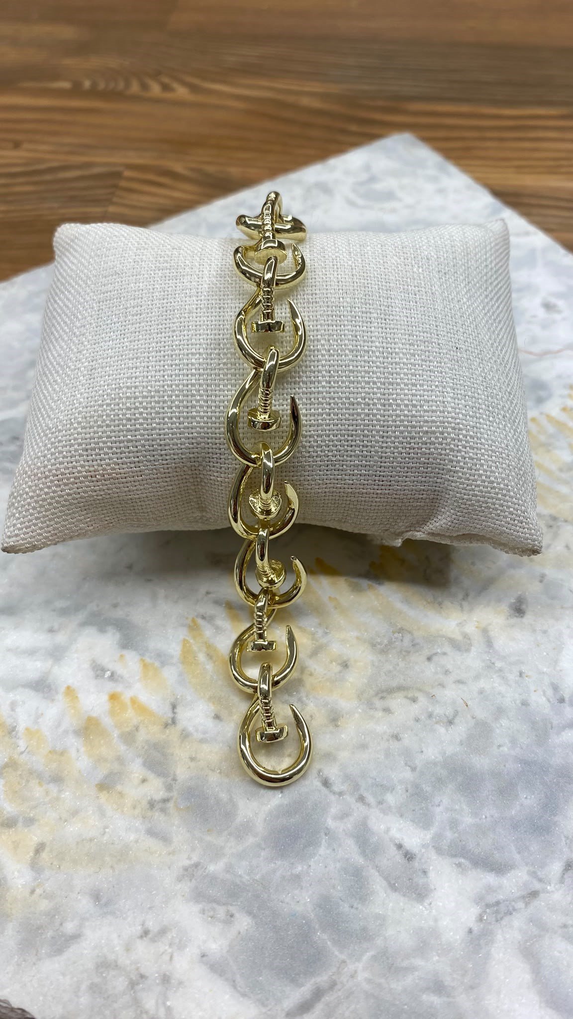 Çivi Model Gold Bileklik