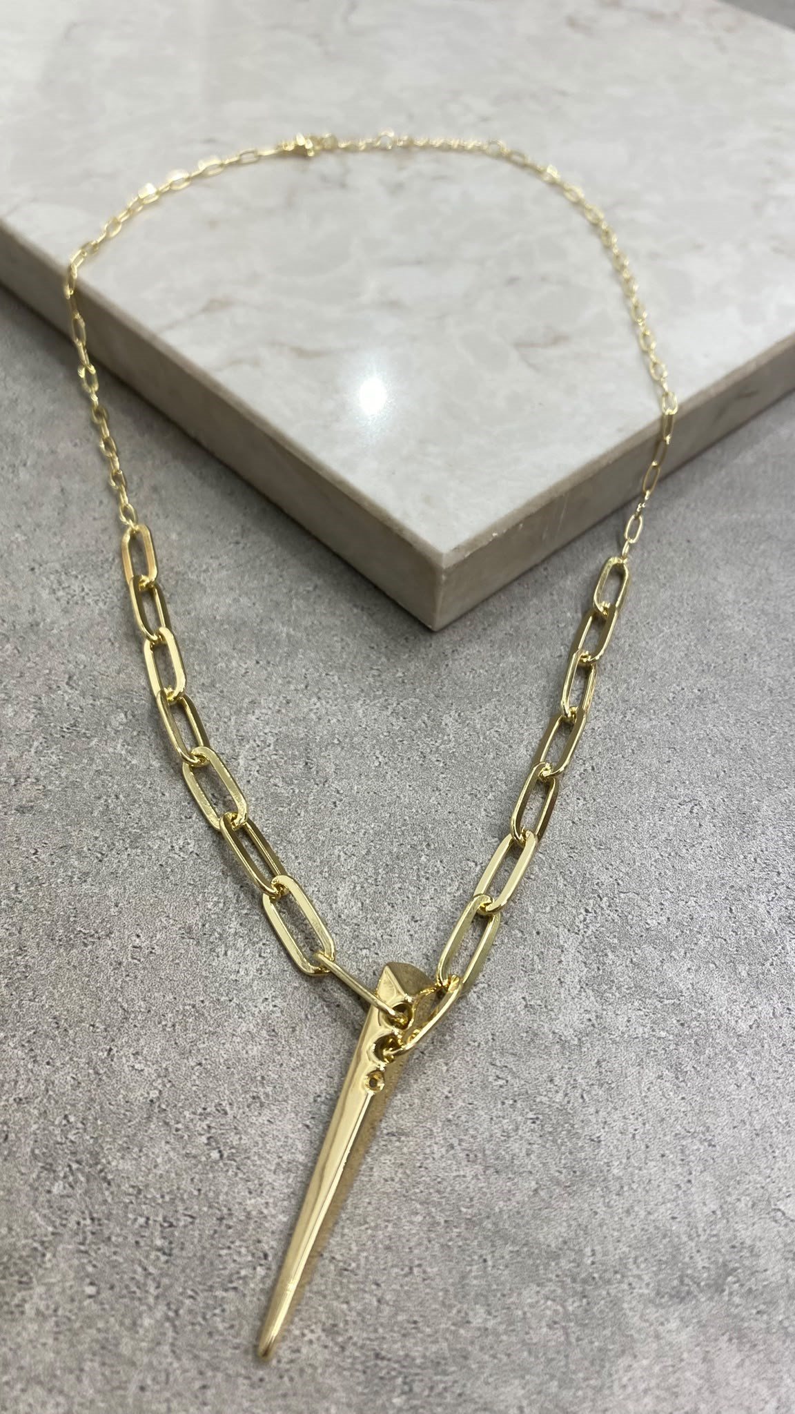 Çivi Model Oval Zincir Kolye