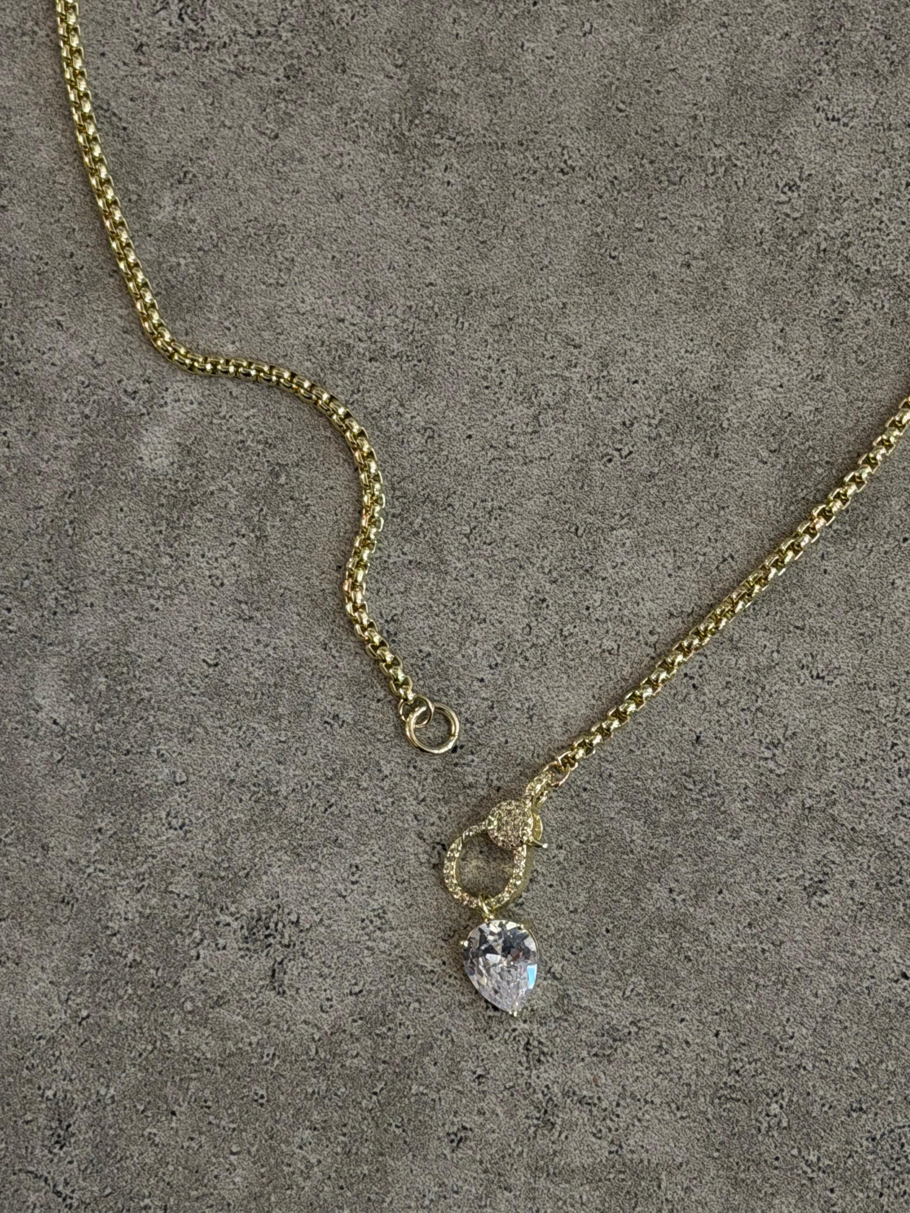 Damla Taş Model Gold Kolye