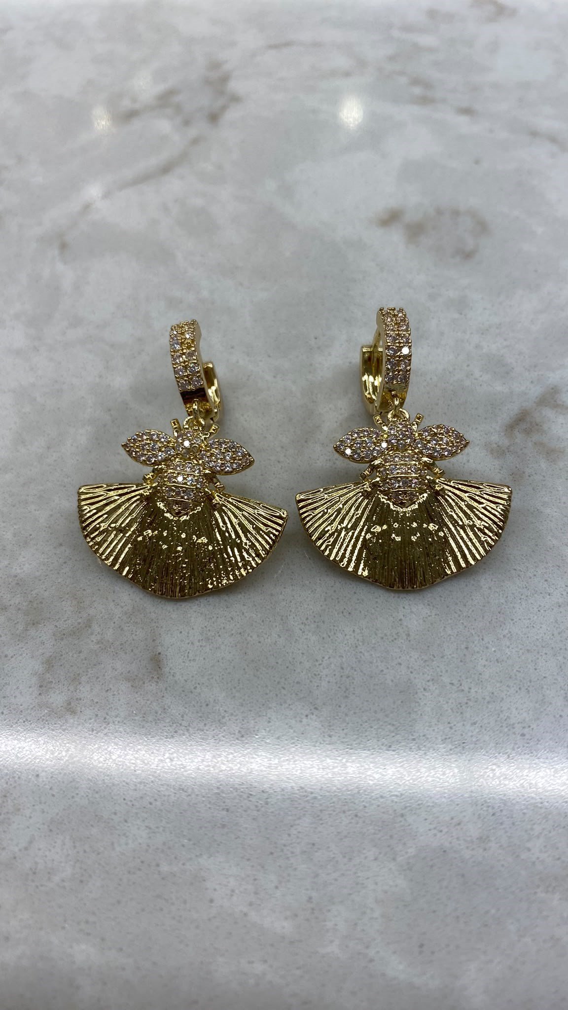 Gold Taşlı Sinek Küpe