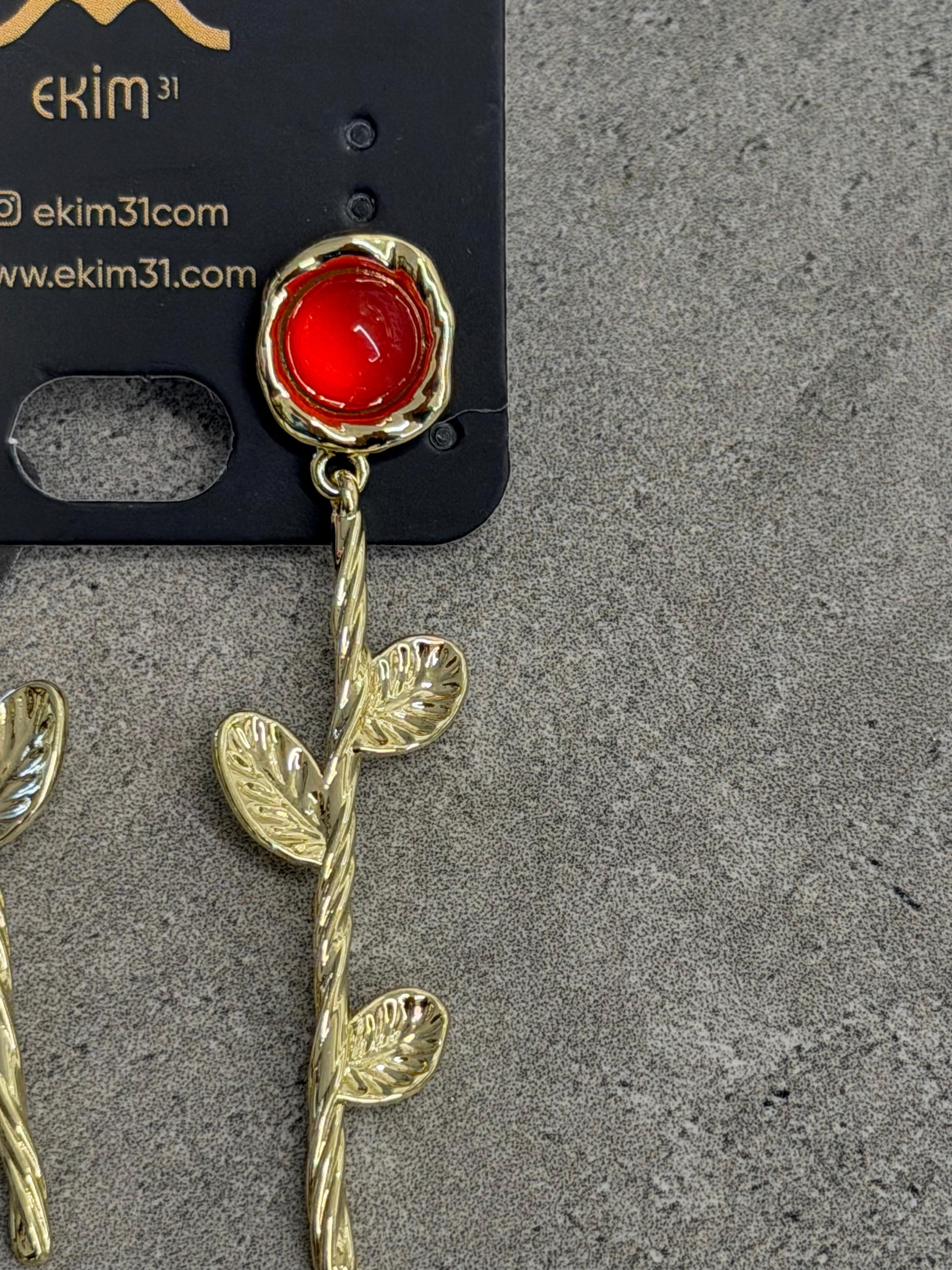 Kırmızı Taşlı Yaprak Detaylı Gold Küpe 