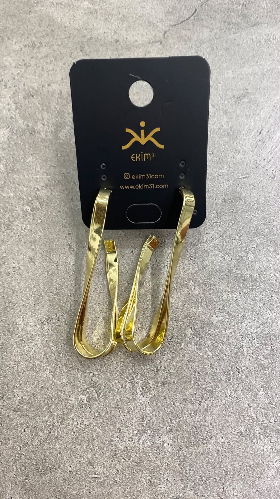 Kıvrık model Çubuk Küpe
