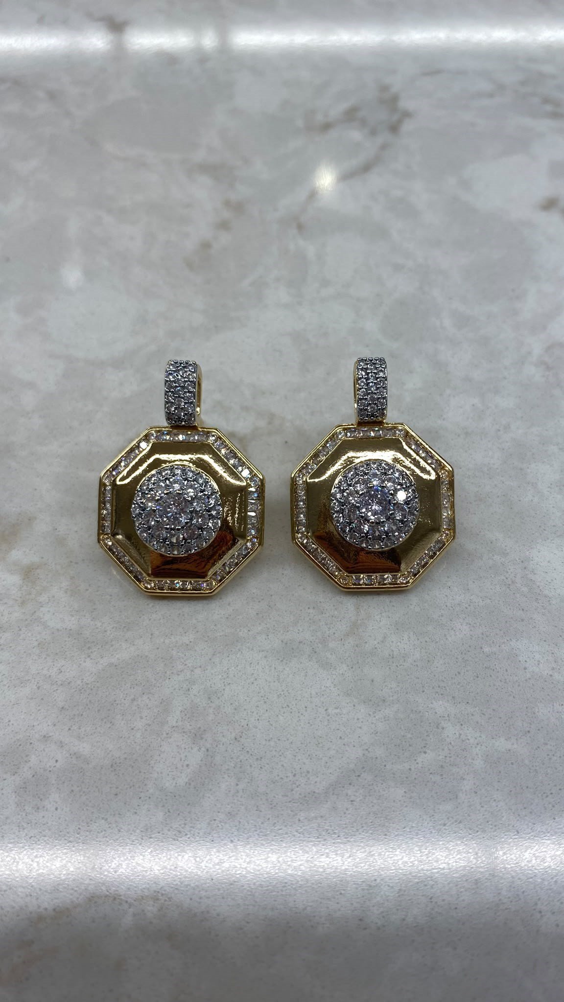 Köşeli Taşlı Gold Küpe 