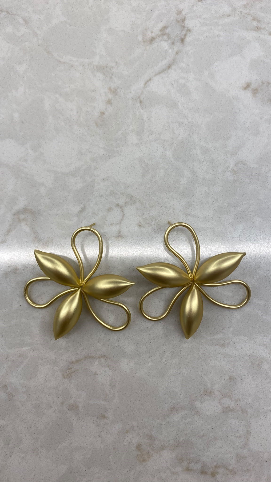 Mat Gold Kaplama Çiçek Küpe