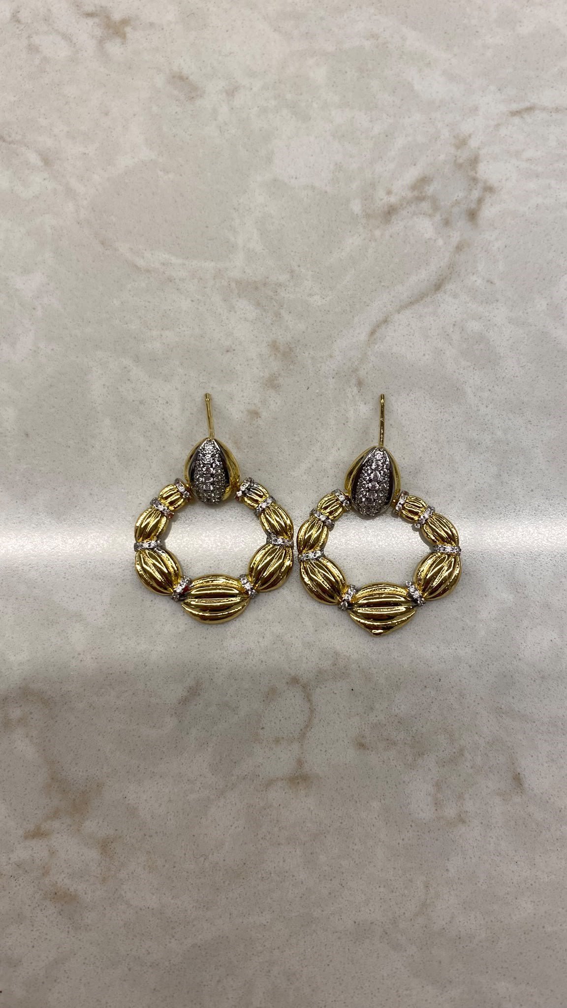 Minik Taşlı Gold Halka Küpe