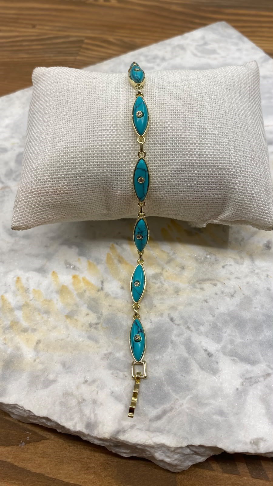 Oval Model Mavi Taşlı Gold Bileklik