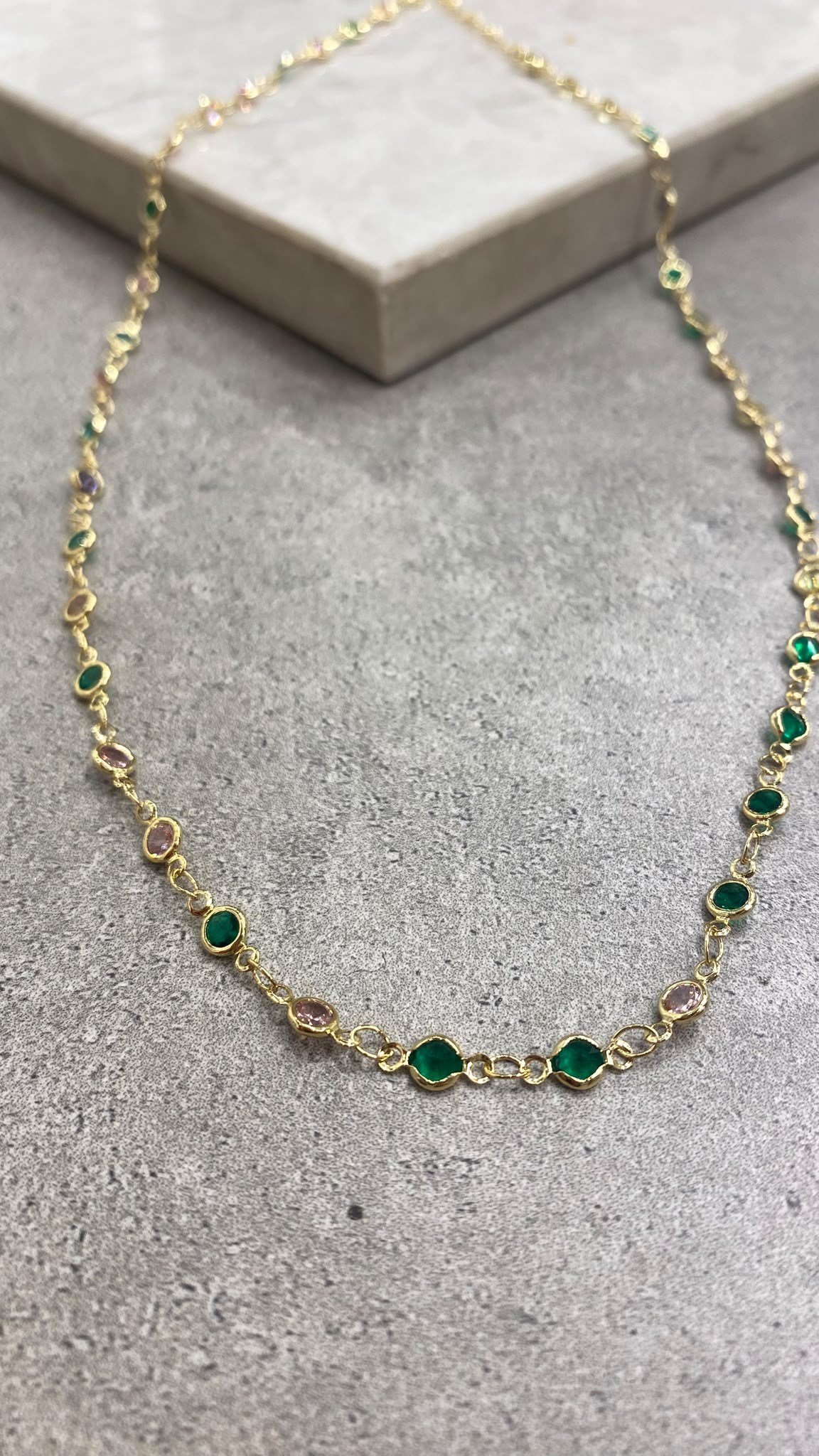 Renkli Taşlı Uzun Gold Kolye 