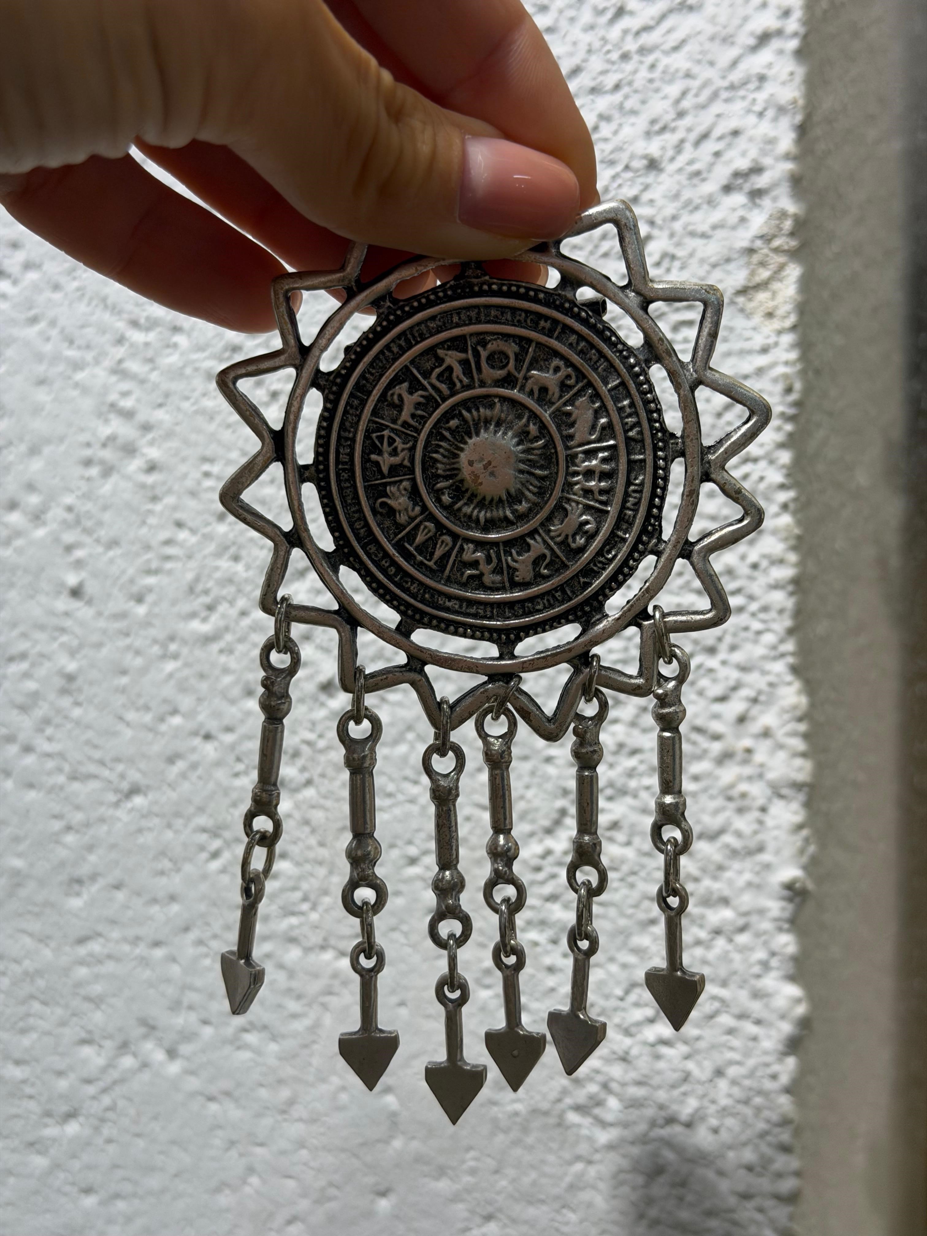 Sembollü Broş 