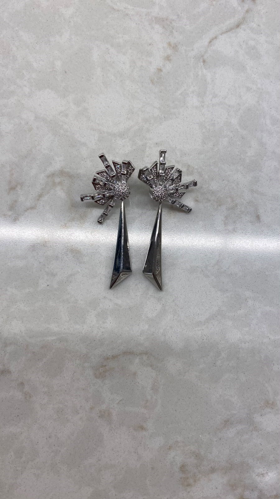 Silver Taşlı Yarım Çiçek Küpe