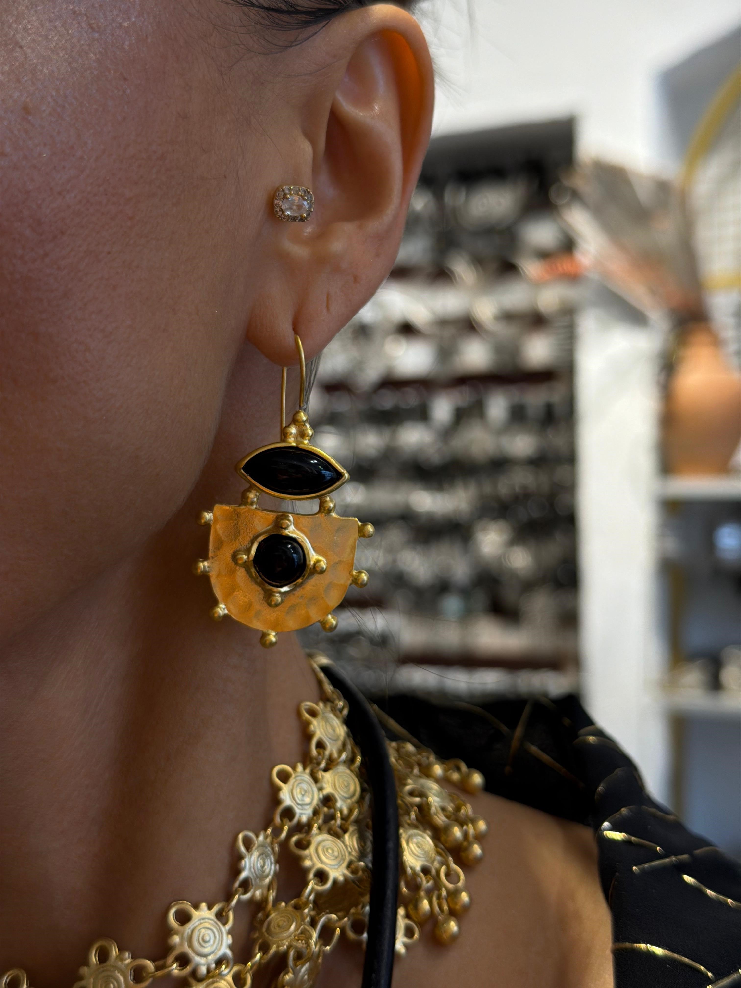 Siyah Taşlı Antik Gold Kaplama Küpe