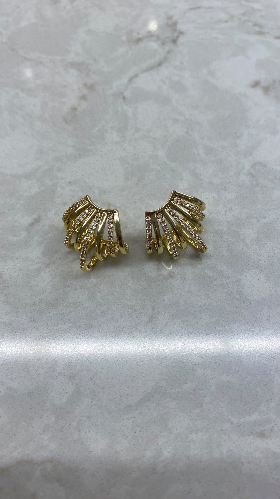 Taşlı Çoklu Görünümlü Gold Küpe