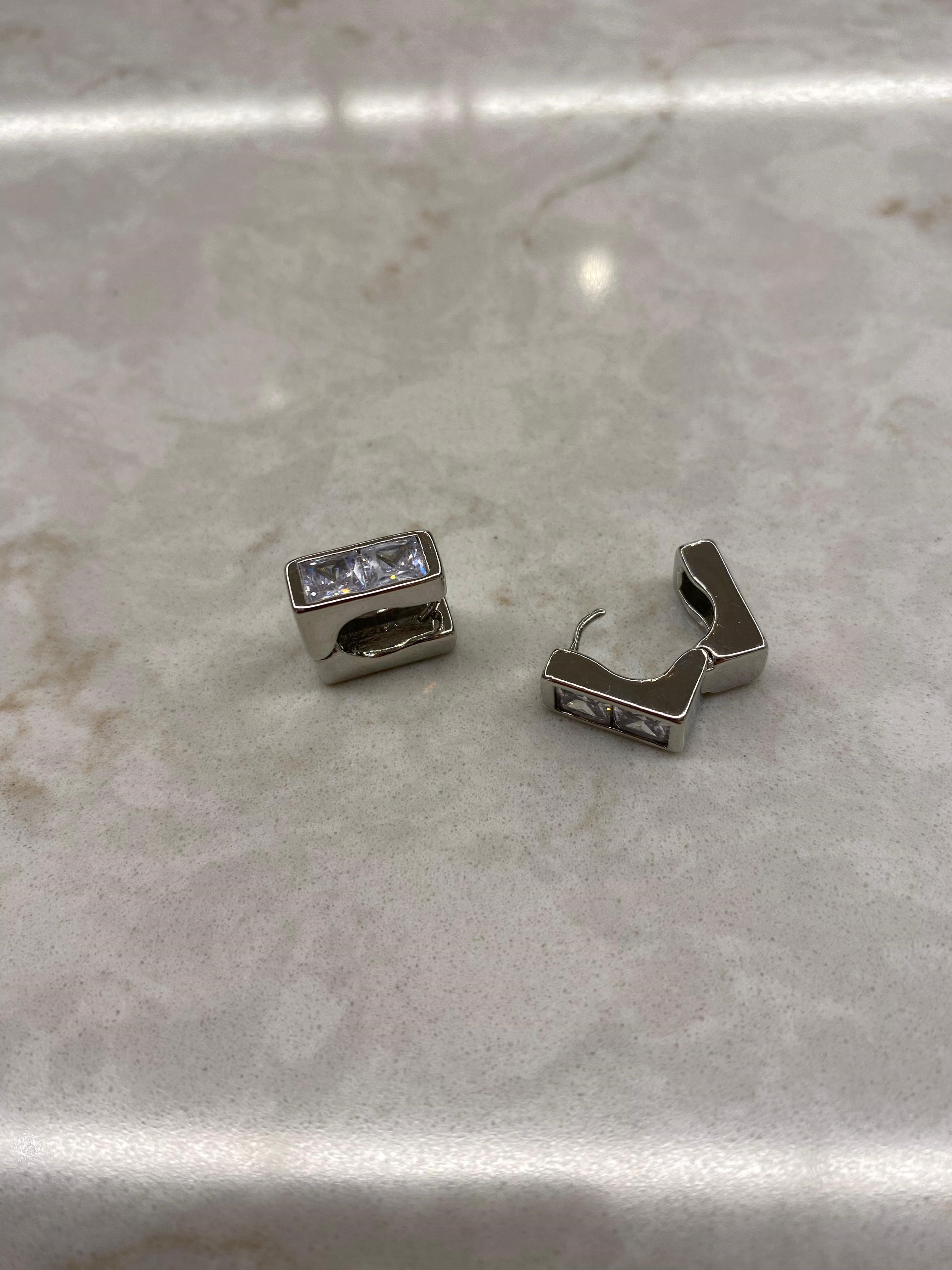 Taşlı Kare Küpe Silver