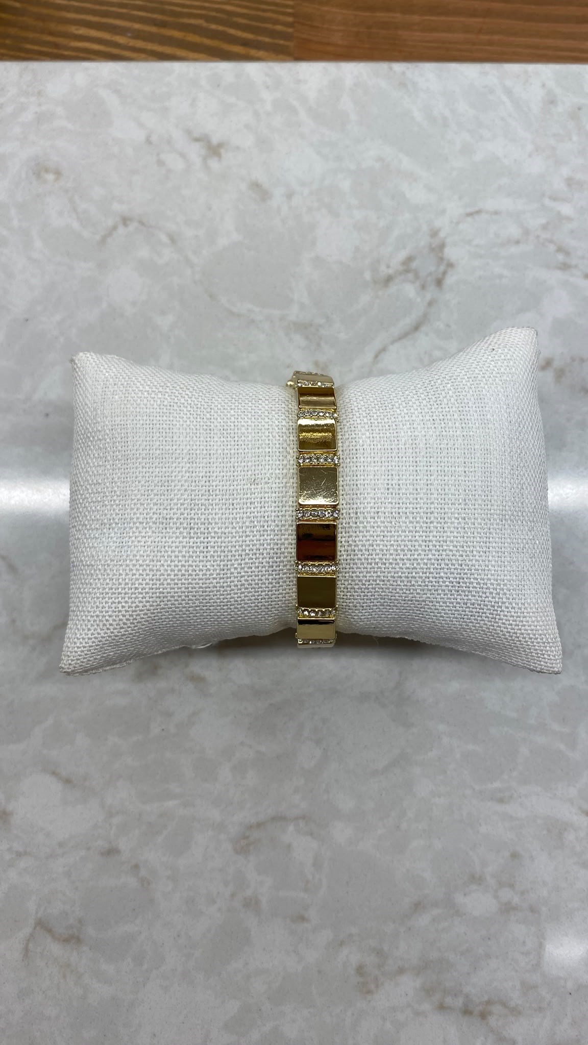 Taşlı Lastikli Gold Bileklik