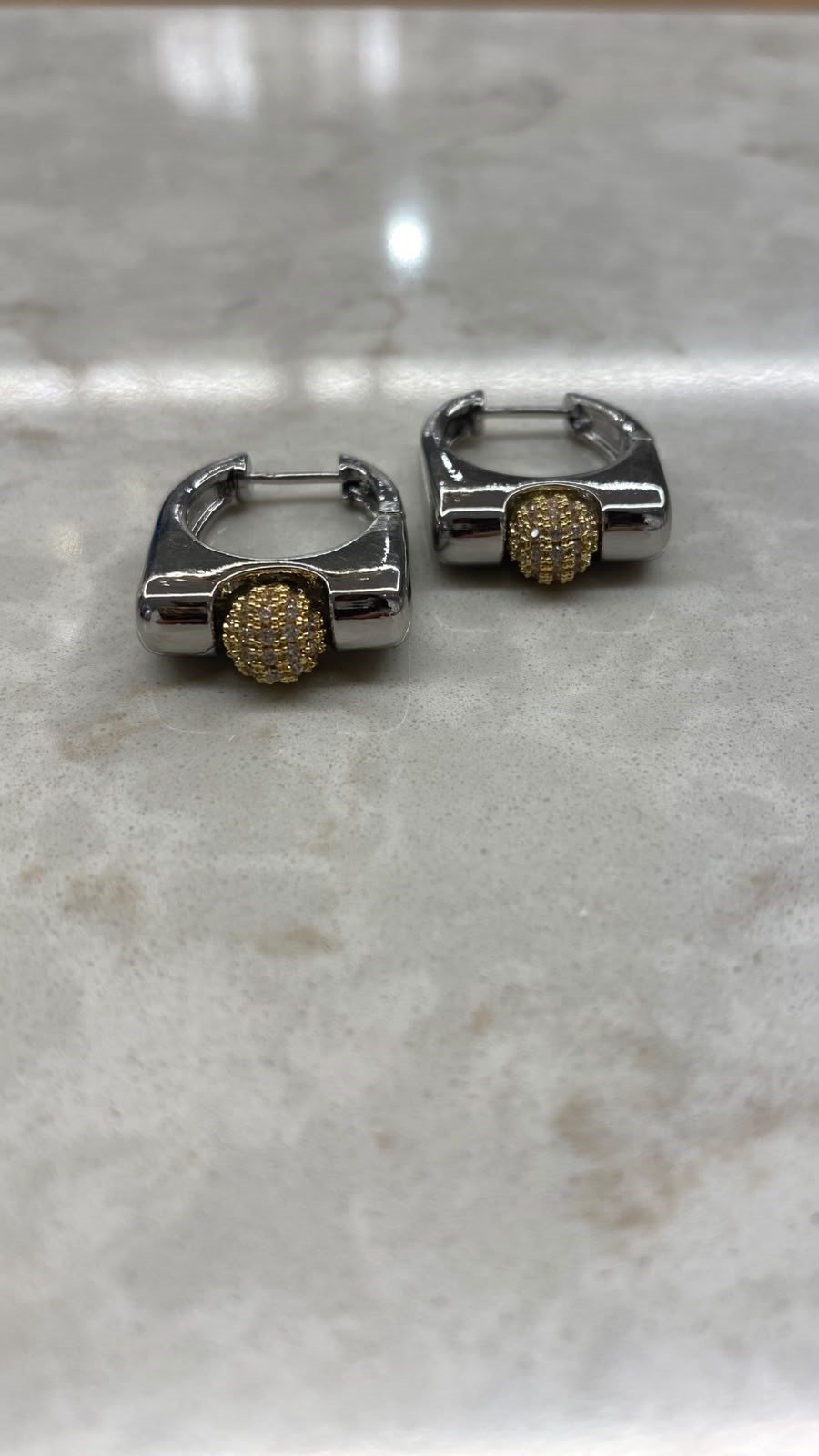 Taşlı Top Detaylı Silver Halka Küpe
