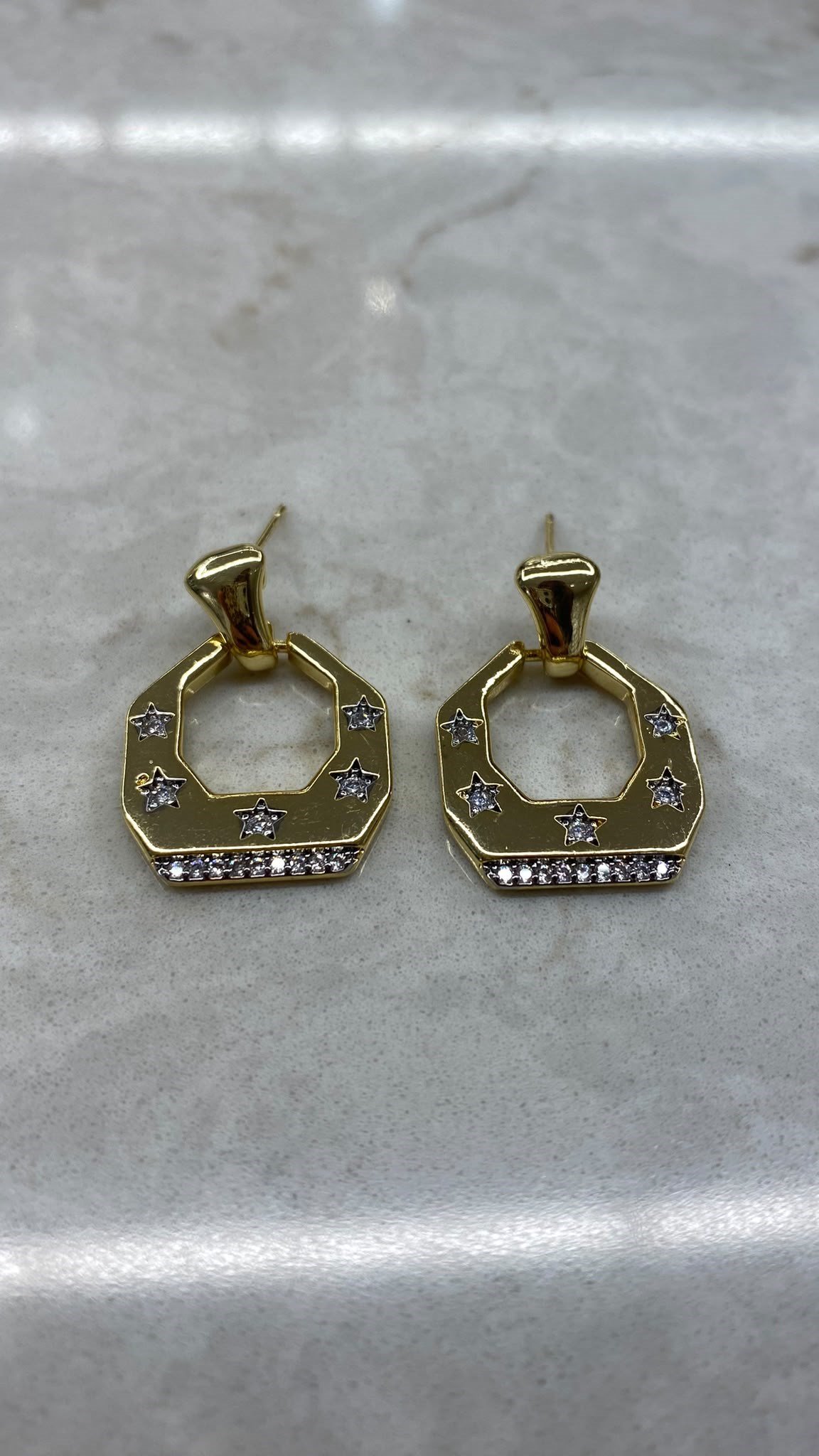 Yıldız Taşlı Köşeli Gold Küpe