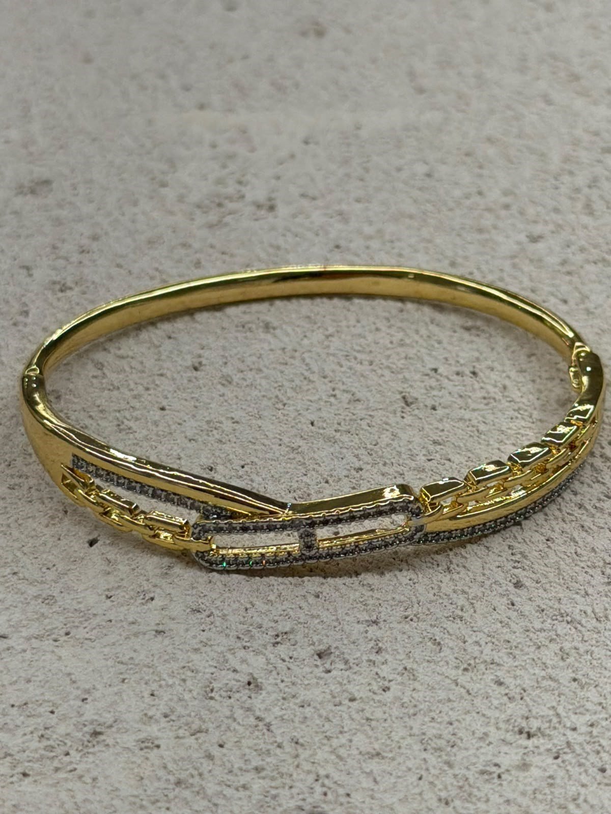 Zincir Model Taşlı Gold Bİleklik