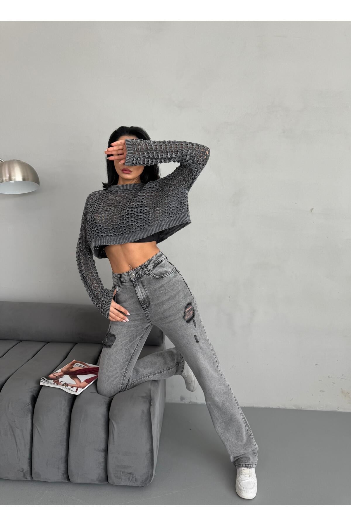 KADIN STRAİGHT JEAN YIRTIK DETAYLI ARA BEL BORU PAÇA KOT PANTOLON GRİ
