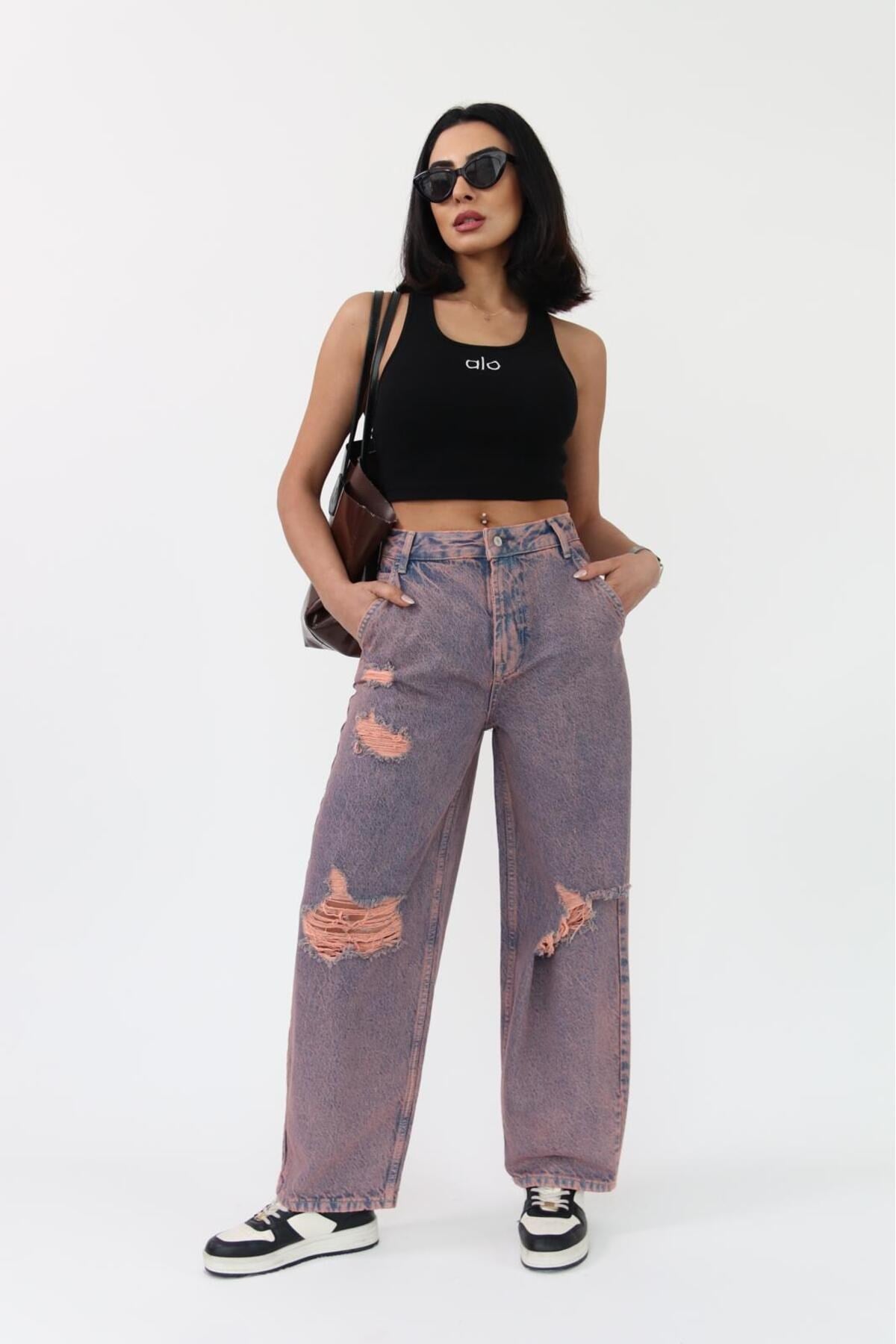 SKATER FİT KIZIL TİNT YIRTIK JEAN