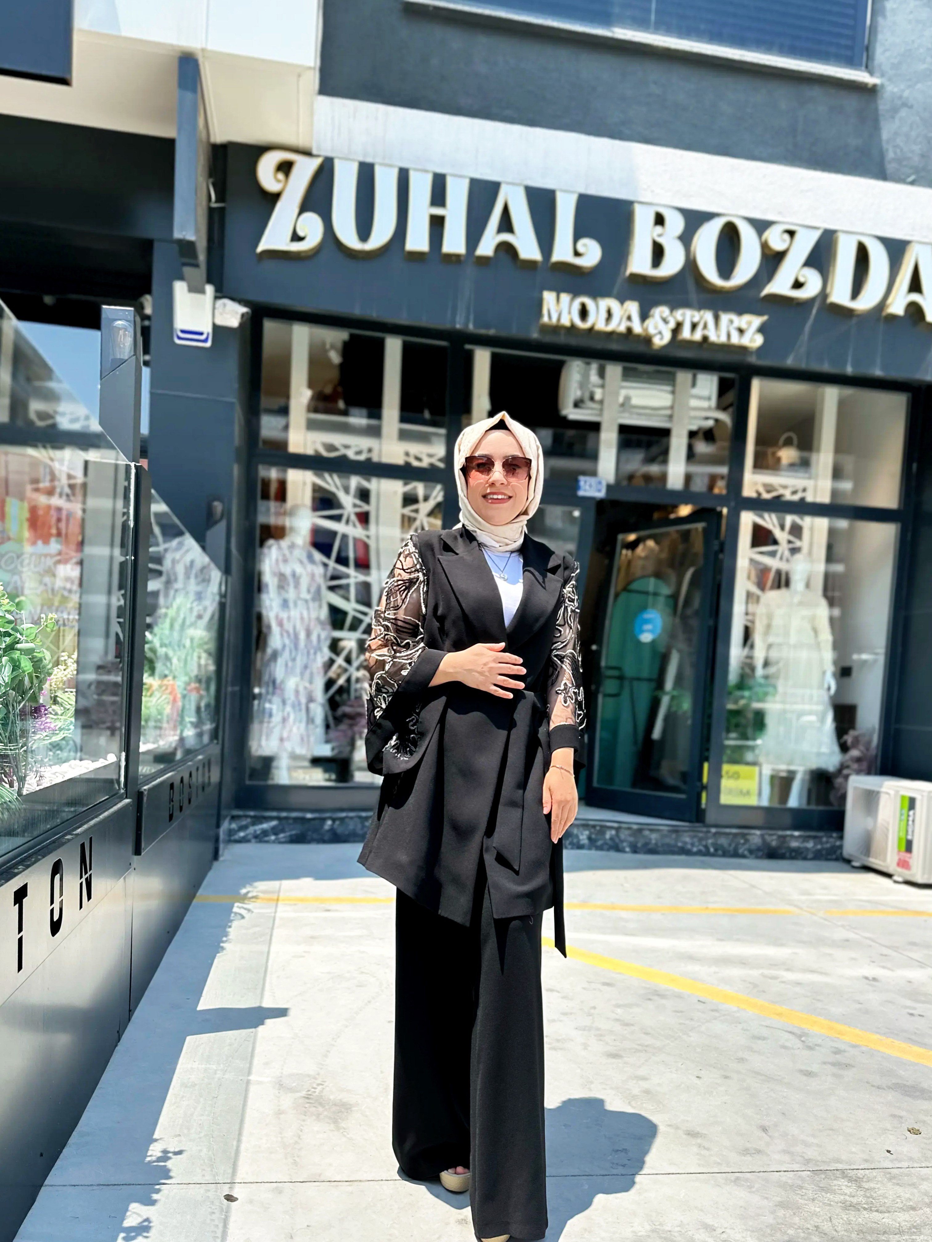 İkili Kolları Detaylı Küpürlü Takım Siyah
